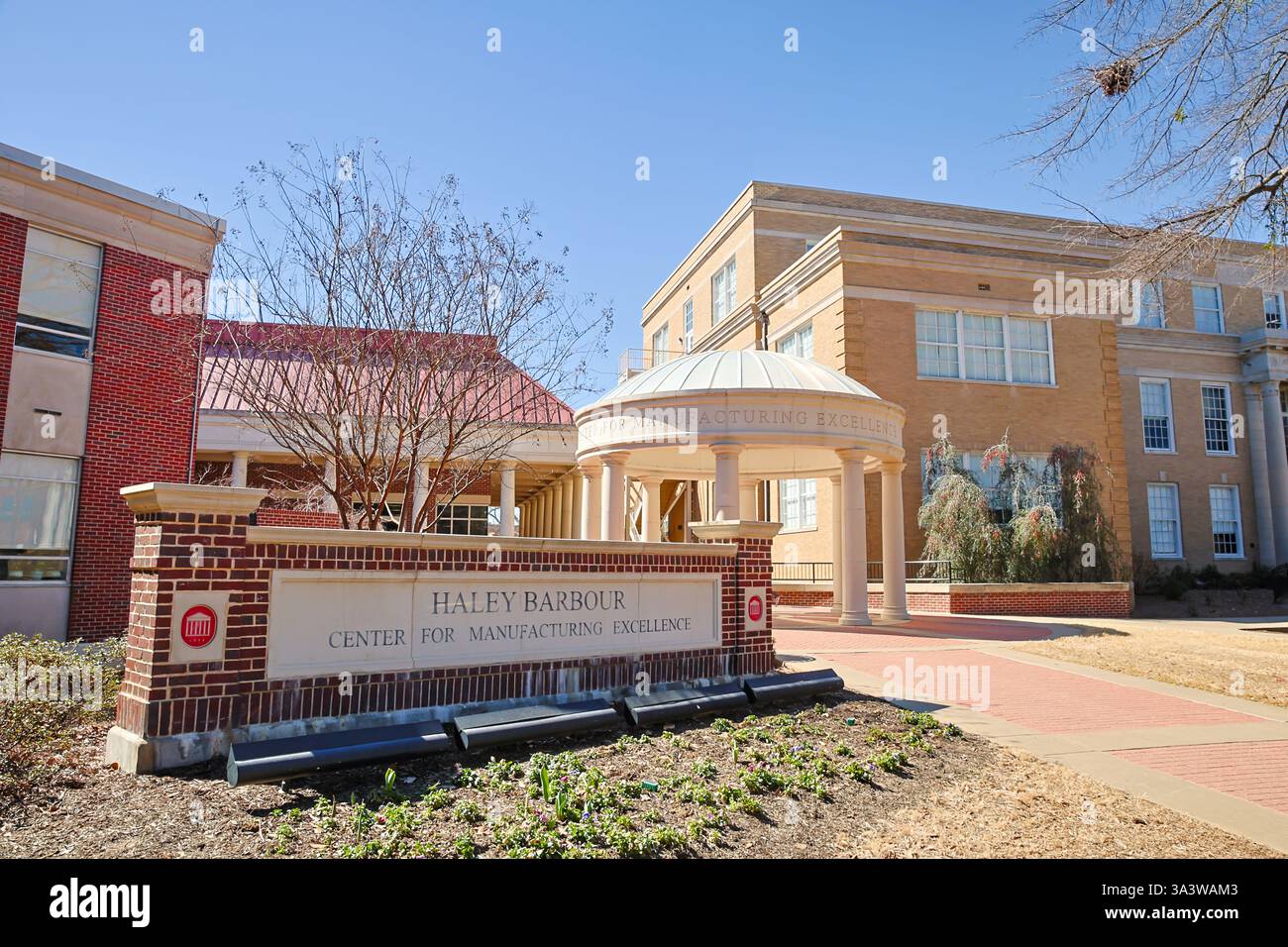 Oxford, MS - 28. Februar 2025: Das Haley Barbour Center for Manufacturing Excellence an der University of Mississippi. Ole-Fehlschlag Stockfoto