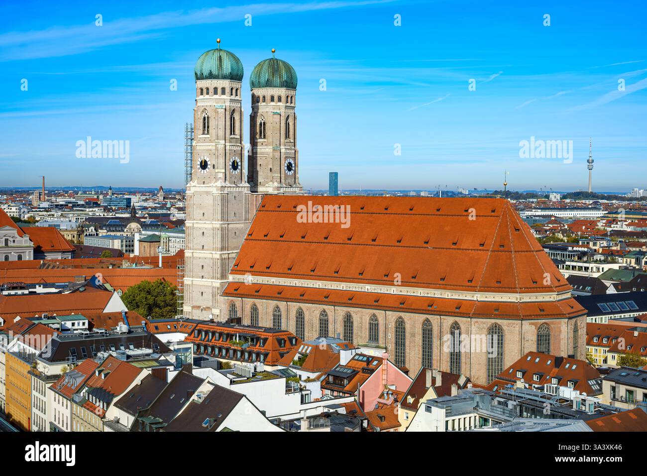 Die Frauenkirche, auch Münchner Dom genannt, ist eine spätgotische Kirche am Frauenplatz im historischen Zentrum Münchens. Stockfoto