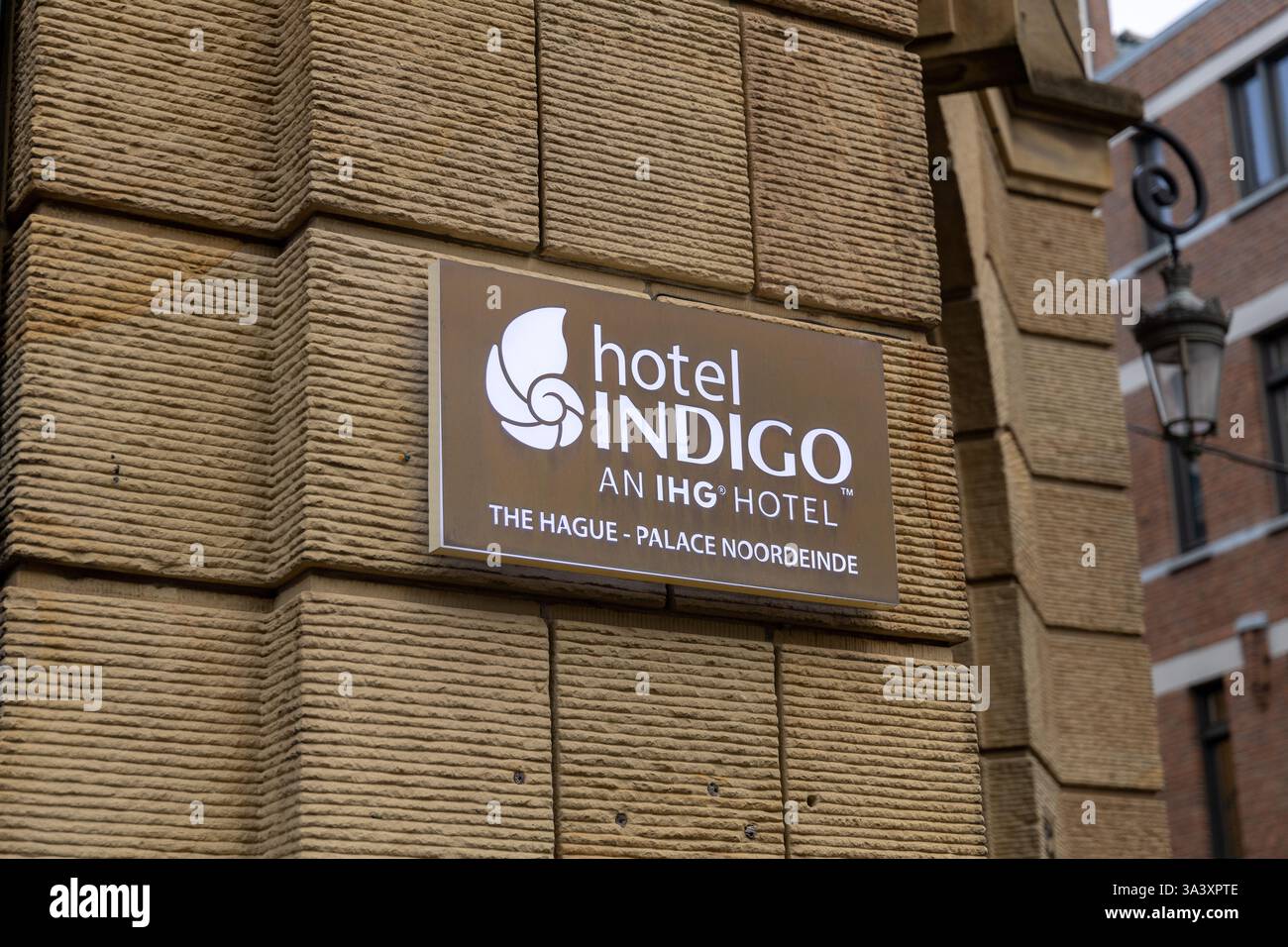 . Hotel Indigo Logo-Schild. Charakteristische Hotels für einen überraschenden Aufenthalt. Willkommen im Hotel Indigo. Stockfoto