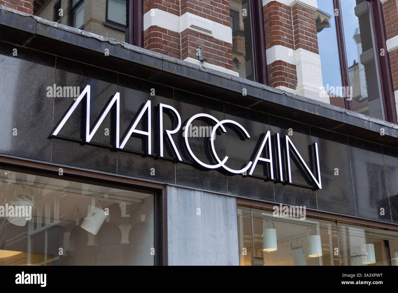 Unterzeichnen. MARC CAIN, ein international erfolgreiches deutsches Modelabel, ist eine Top-Marke im Bereich der Damenmode. Stockfoto