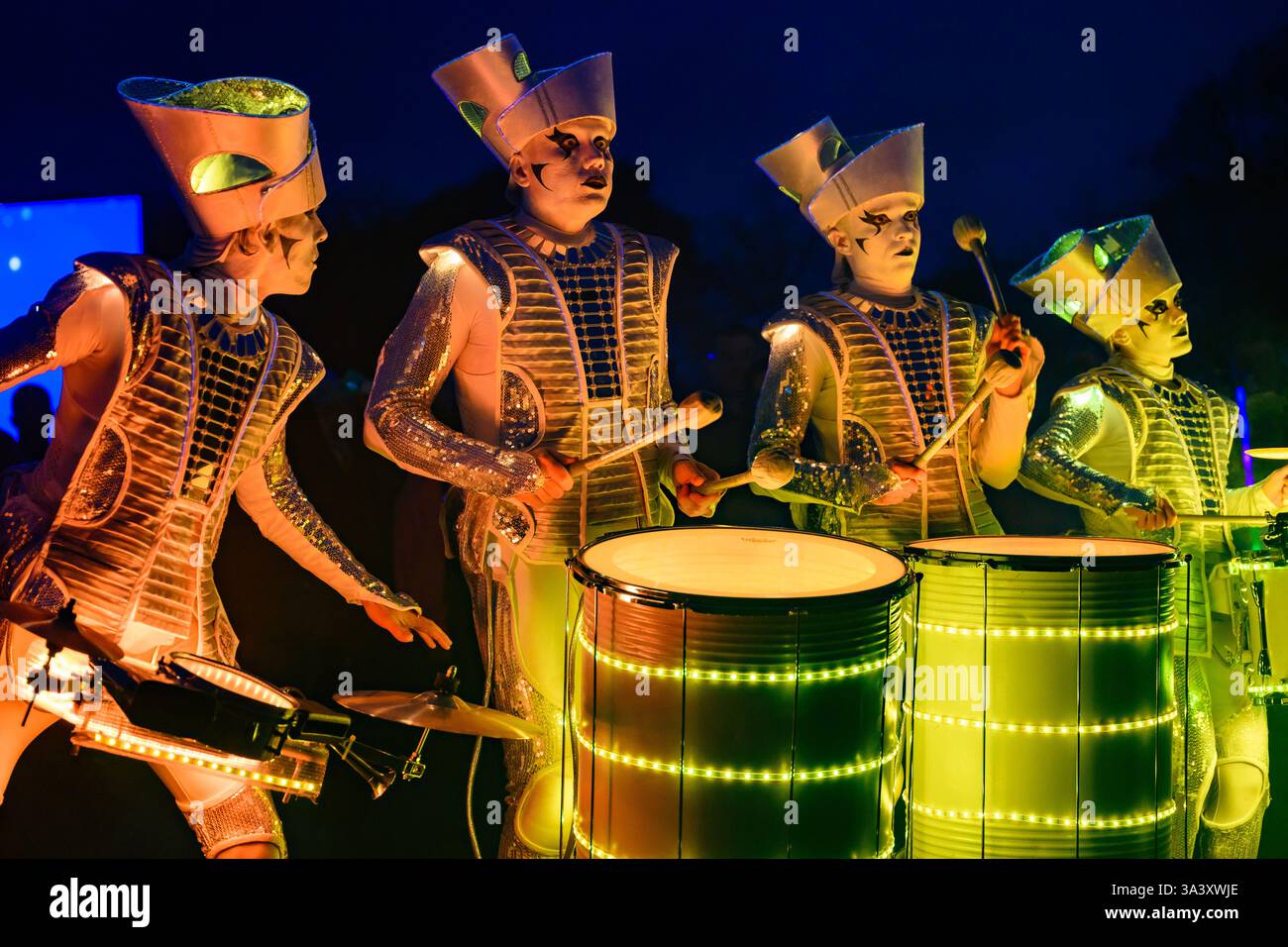 SPARK LED Drummers treten auf dem Fawkes Festival, Royal Highland Centre, Ingliston, Edinburgh, Schottland, UK, November 2024 auf Stockfoto