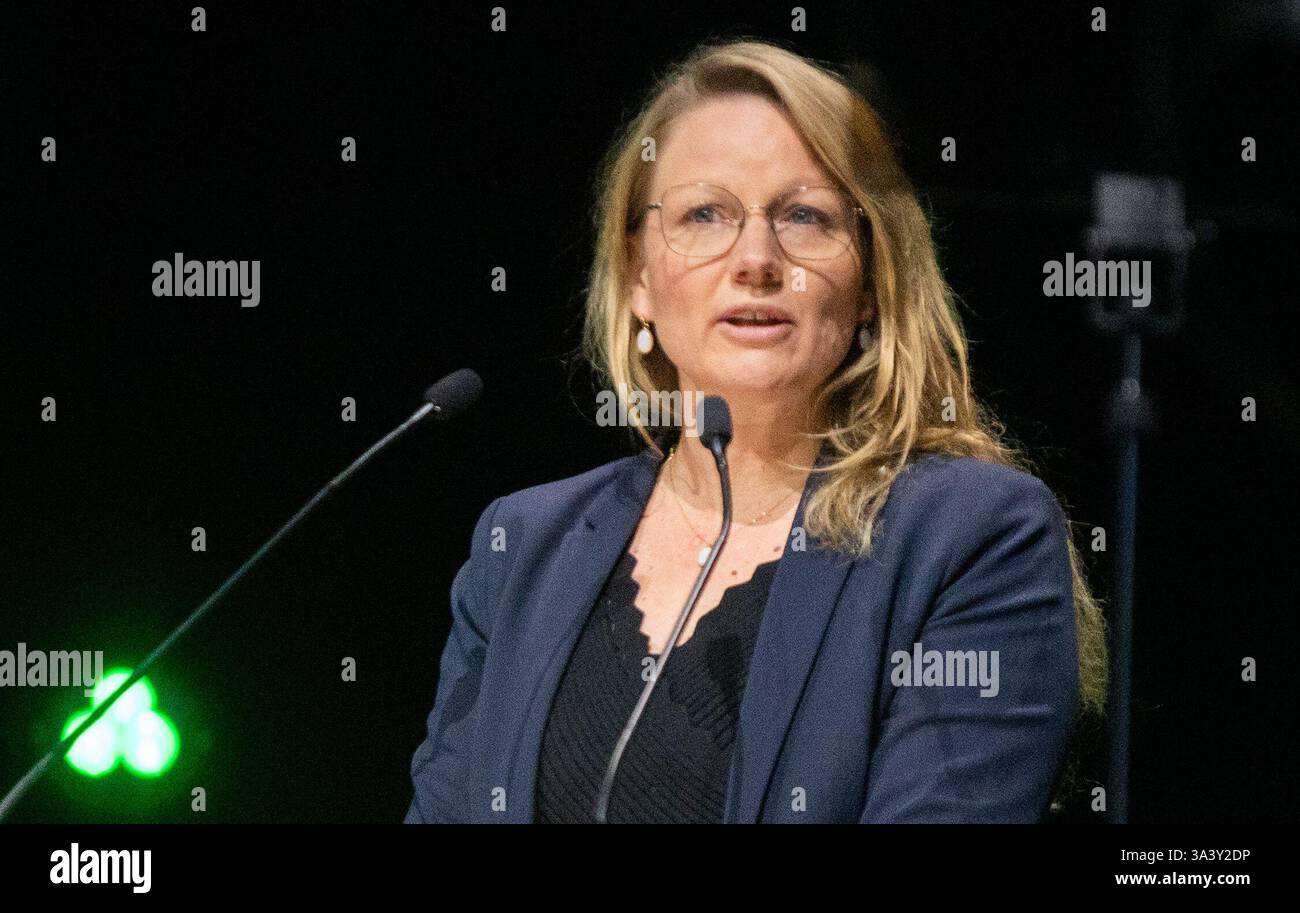 Lausanne, Waadt, Schweiz. März 2025. Lausanne Schweiz, 18.03.2025: MYRIAM PASCHE (neuer Leiter der Sportabteilung) hat die verschiedenen Partnerschaften der Olympischen Hauptstadt Lausanne mit der WADA-kommission benannt. Während des jährlichen Symposiums der WADA 2025. WADA 2025 Annual Symposium (World Anti-Doping Agency) und fand im SwissTech Convention Center statt (Credit Image: © Eric Dubost/ZUMA Press Wire) NUR REDAKTIONELLE VERWENDUNG! Nicht für kommerzielle ZWECKE! Stockfoto