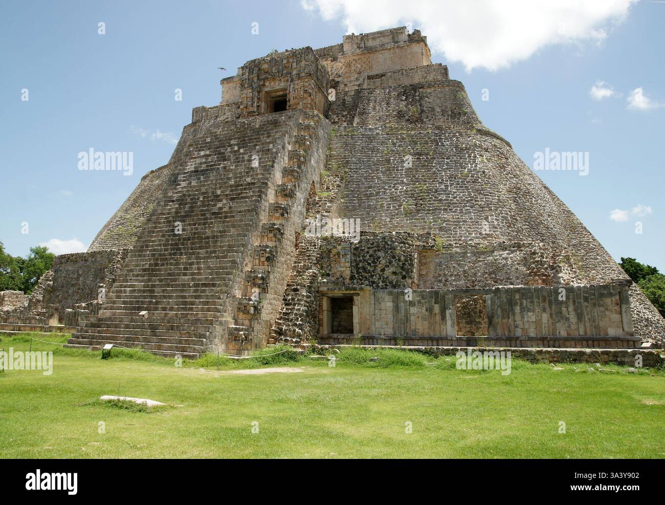 Mexiko. Yucatan. Uxmal. Stufenpyramide des Magiers. Puuc-Stil. Stockfoto