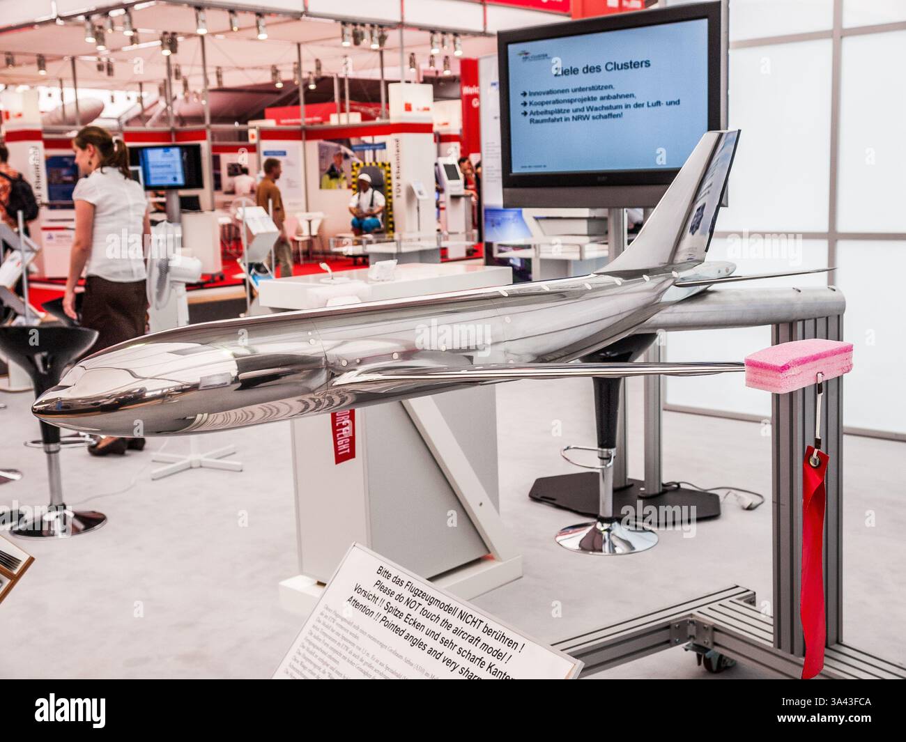 Belin, Deutschland - 11. Juni 2010: Airbus A310 1:30 Edelstahl-Windkanalmodell des ETW (European Transonic Wind Tunnel) auf der Berliner Flugschau 2010 Stockfoto