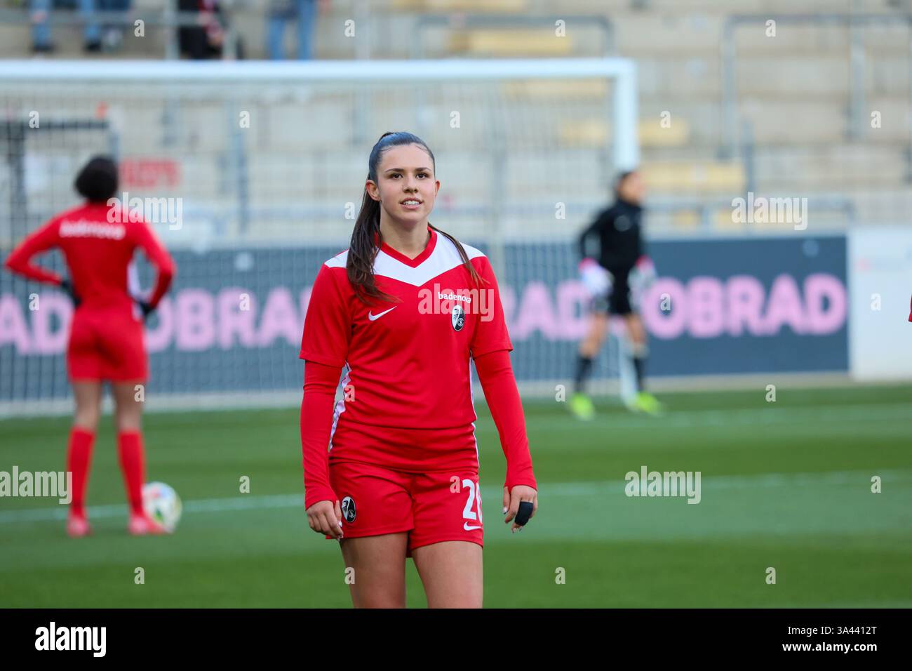 Freiburg, Deutschland 17. März 2025: 1. BL - Frauen - 2024/2025 - SC Freiburg vs. Eintracht Frankfurt im Bild: Leela Egli (SC Freiburg) /// DFB-Vorschriften verbieten jede Verwendung von Fotografien als Bildsequenzen und/oder Quasi-Video /// Stockfoto