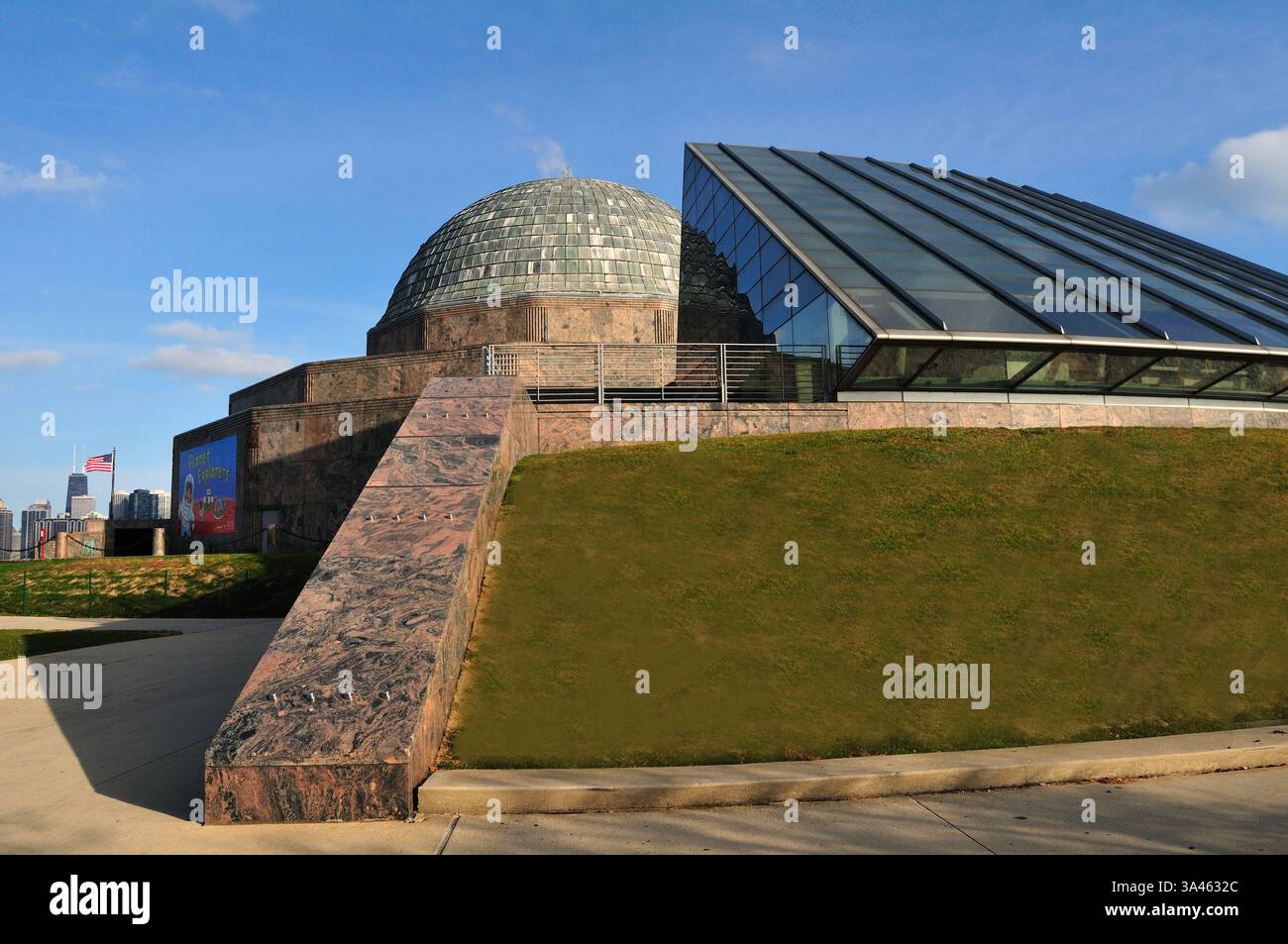 Chicago, Illinois, USA. Das Adler Planetarium am äußersten östlichen Ende des Museums Campus der Stadt. Stockfoto