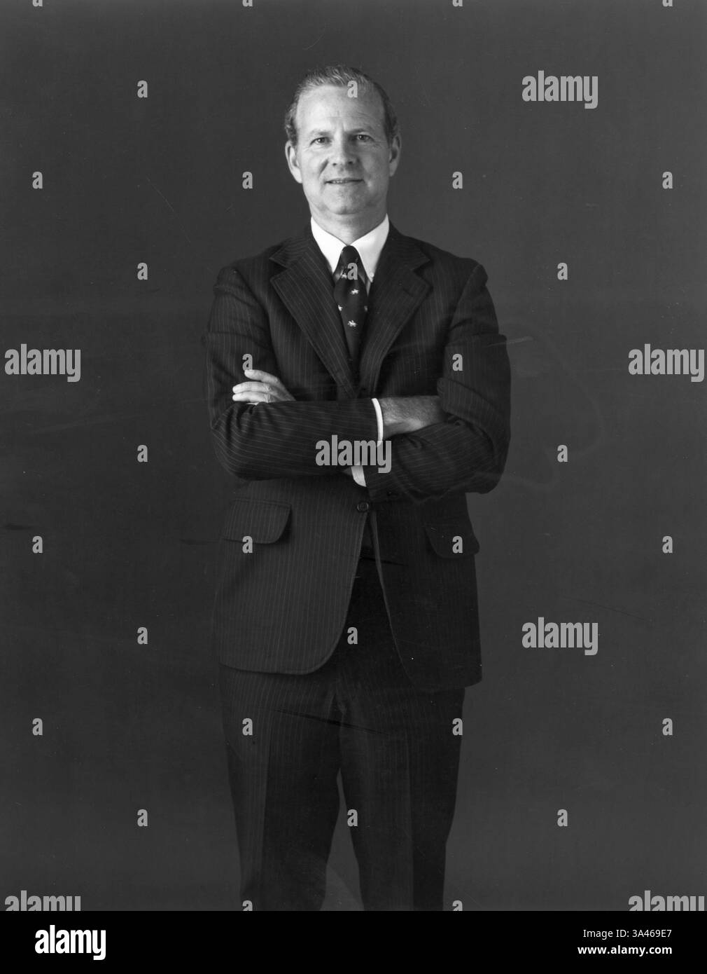 James Addison Baker III (* 28. April 1930 in New York City) ist ein US-amerikanischer Rechtsanwalt und Regierungsbeamter. Baker war Stabschef in Präsident Reagans erster Regierung und im letzten Jahr der Amtszeit von Präsident G.W. Bush. Baker war von 1985 bis 1988 Finanzminister in der zweiten Reagan-Regierung und Außenminister in der G.W. Bush-Regierung. Außerdem ist er Ehrenvorsitzender des James A. Baker III Institute for Public Policy an der Rice University in Houston, Texas. BILD: Ort/Datum unbekannt. JAMES BAKER posiert für "The Portrait Project", A Stockfoto