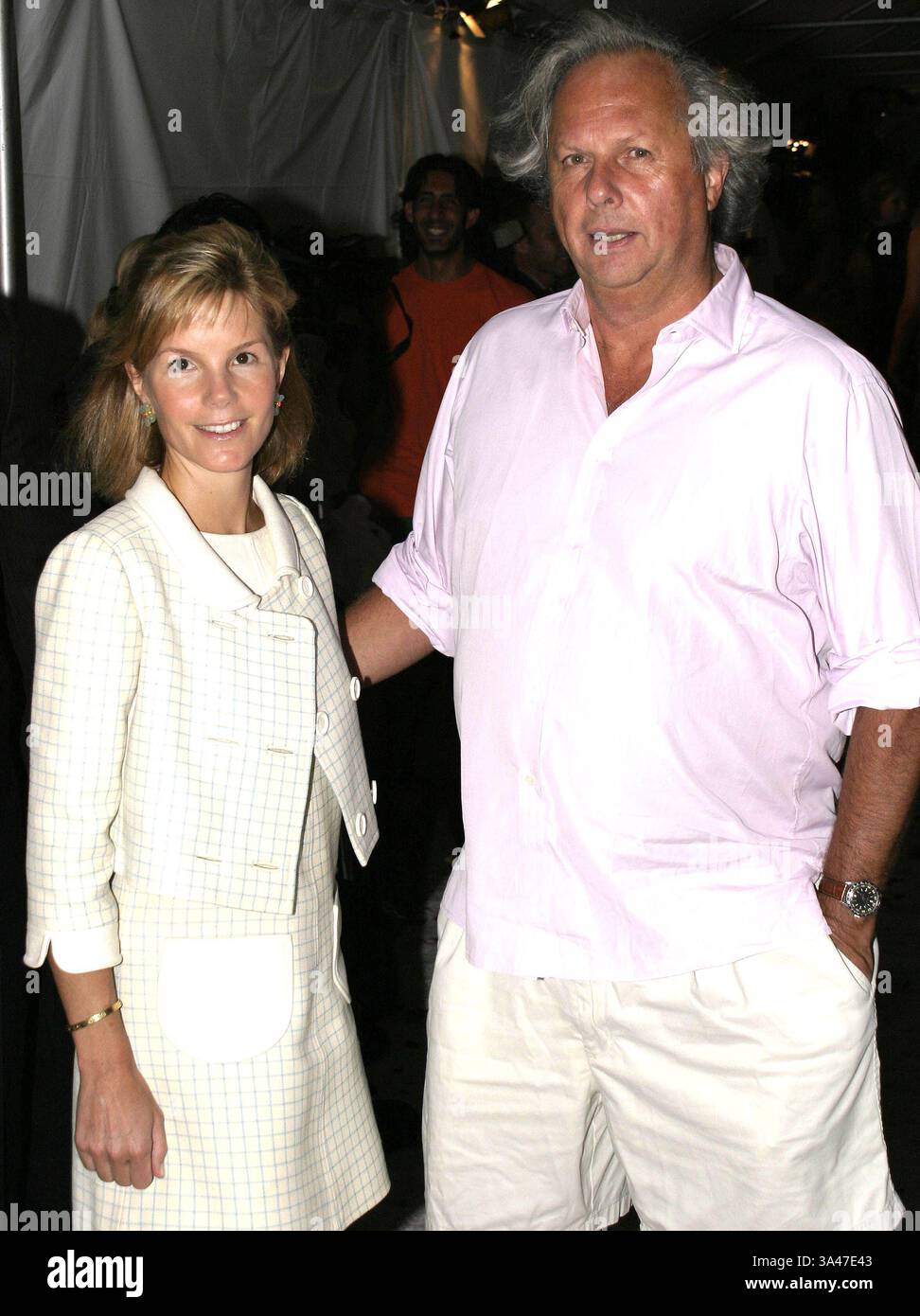 13. Juli 2005 – NEW YORK CITY 07-13-2005 – Graydon Carter und seine Frau besuchen die New Yorker Premiere des New Line Cinema Films „WEDDING CRASHERS“ im Ziegfeld Theatre .K4431AGM. ANTHONY G. MOORE-(Bild: © Globe Photos/ZUMAPRESS.com) Stockfoto