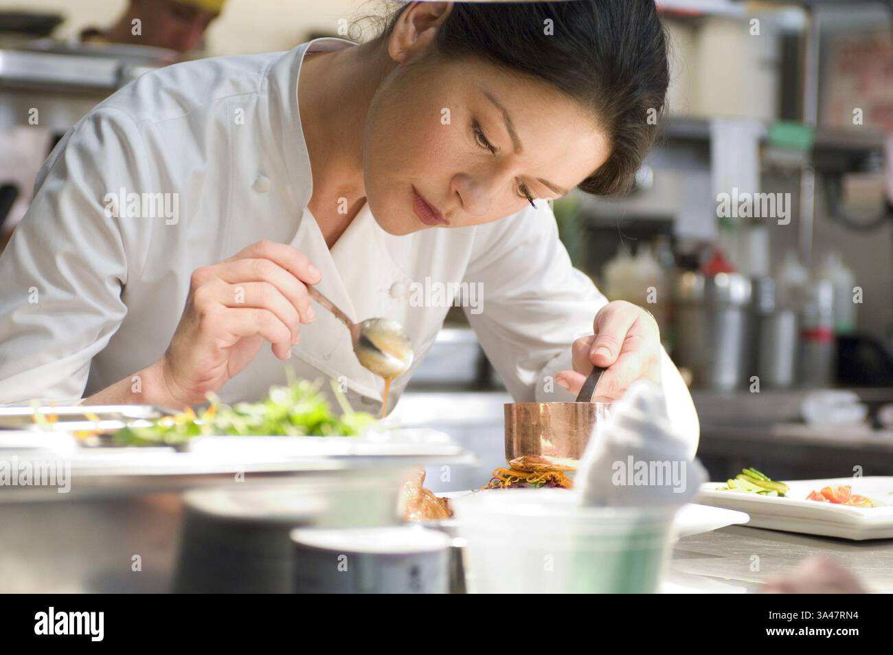 25. Juni 2007: CATHERINE ZETA-JONES spielt die Rolle der Kate in dem romantischen Drama Ã’No ReservationsÃ“, in dem auch Aaron Eckhart zu sehen ist. K53948ES.BEREITGESTELLT VON es- TV-FILM-STANDBILD (Foto: © Globe Photos/ZUMAPRESS.com) Stockfoto