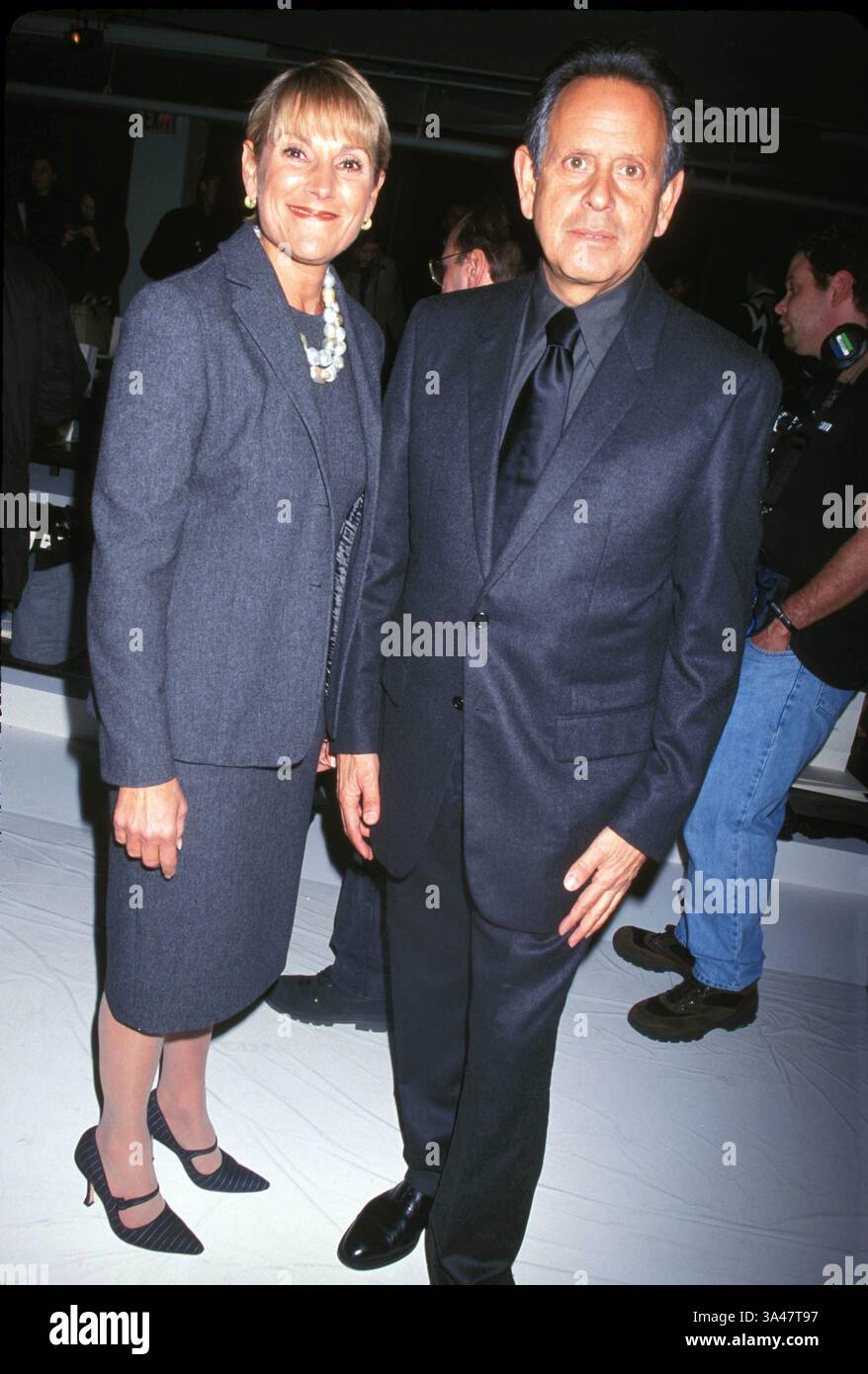 23. JULI 2007: BARRY SCHWARTZ MIT SEINER FRAU. CALVIN KLEIN HERBST 2001 MODESCHAU IN NEW YORK CITY 02-16-2001. ROSE HARTMAN-(Bild: © Globe Photos/ZUMAPRESS.com) Stockfoto