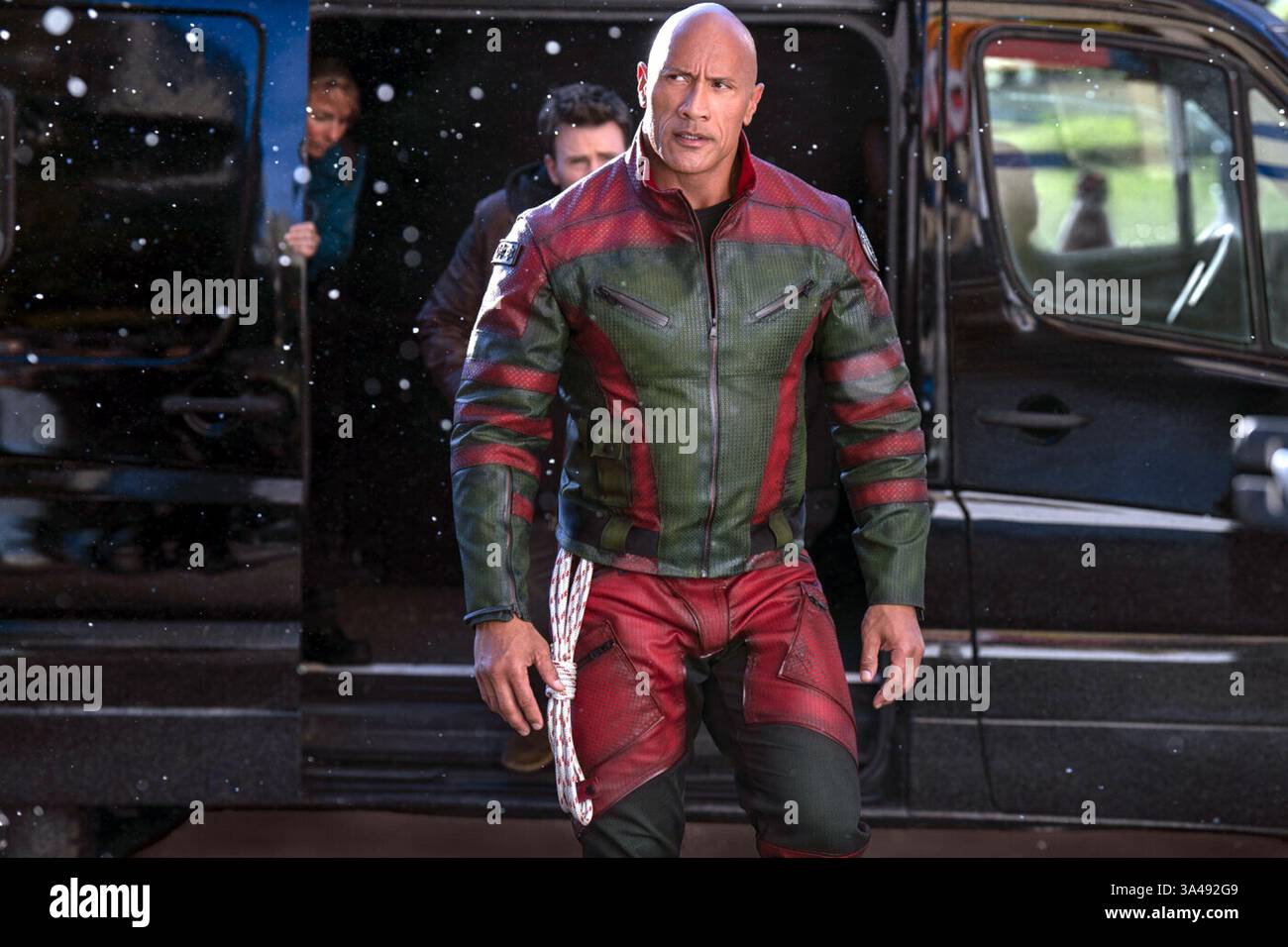 Red One ist eine US-amerikanische Action-Komödie aus dem Jahr 2024 von Jake Kasdan, die von Chris Morgan geschrieben wurde und die aus einer Originalgeschichte von Hiram Garcia stammt. Die Hauptrollen sind Dwayne Johnson, Chris Evans, Lucy Liu, J. K. Simmons, Kiernan Shipka, Bonnie Hunt, Nick Kroll, Kristofer Hivju und Wesley Kimmel. Stockfoto