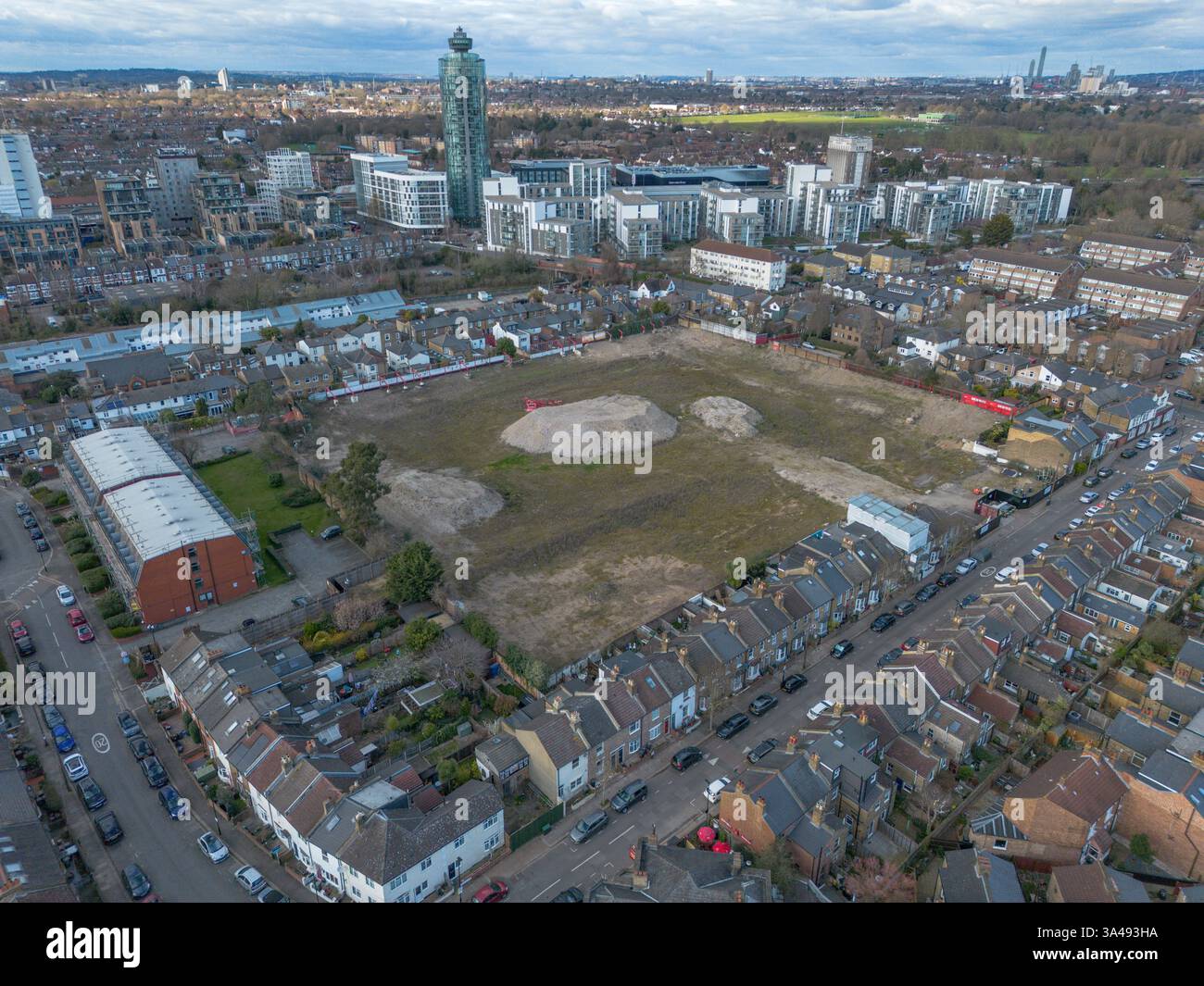 Aus der Vogelperspektive des Griffin Park, ehemaliges Heimstadion des Brentford FC, London, Großbritannien. Stockfoto