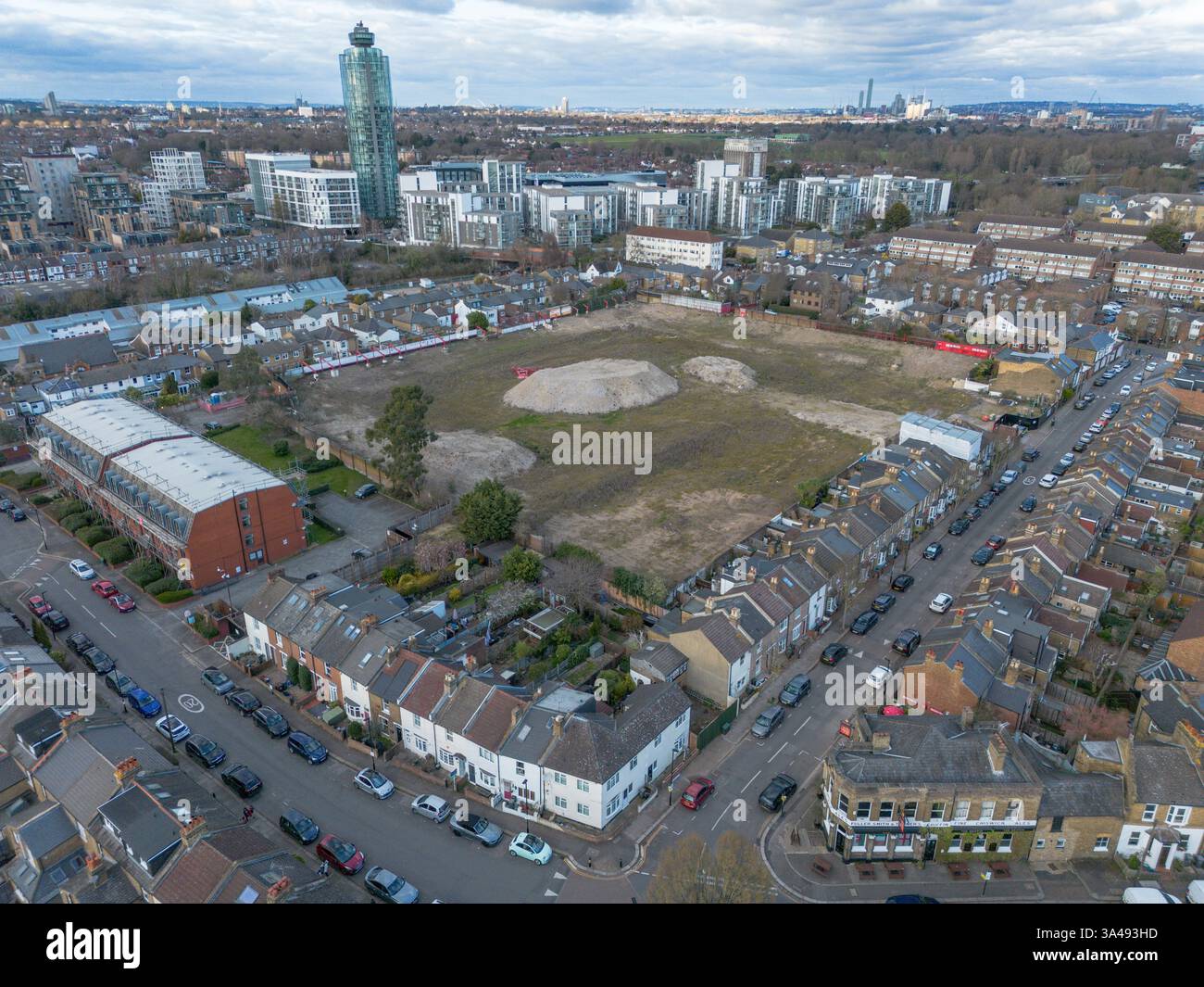Aus der Vogelperspektive des Griffin Park, ehemaliges Heimstadion des Brentford FC, London, Großbritannien. Stockfoto