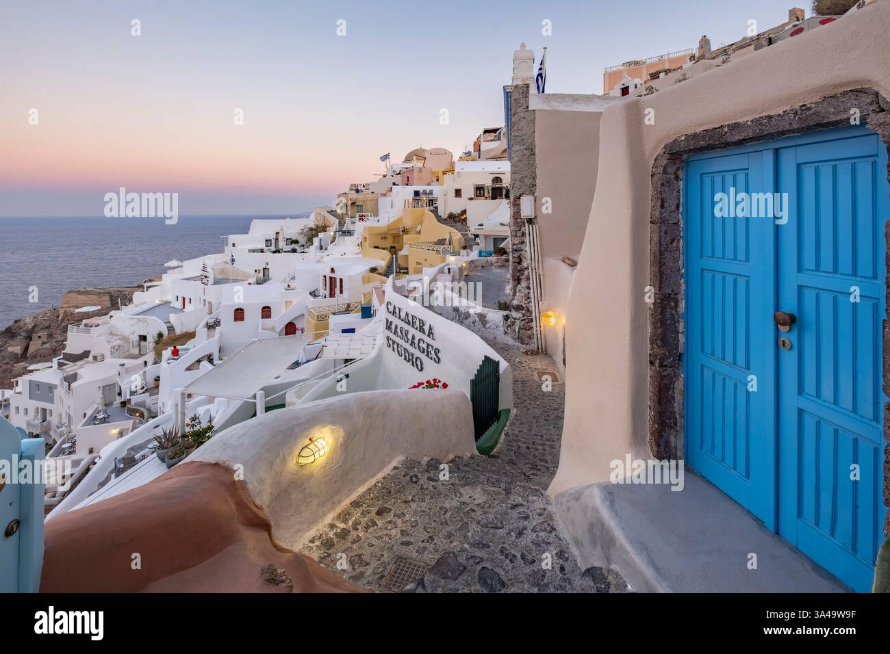 Blue Door, Oia Town, Santorin Stockfoto