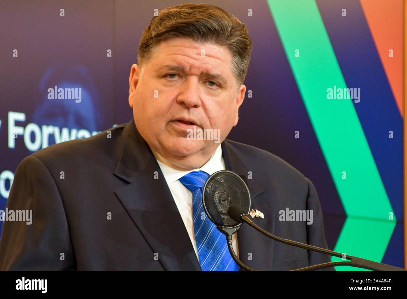 Gouverneur JB Pritzker (D-IL) spricht am Center for American Progress, 18. März 2025 Stockfoto