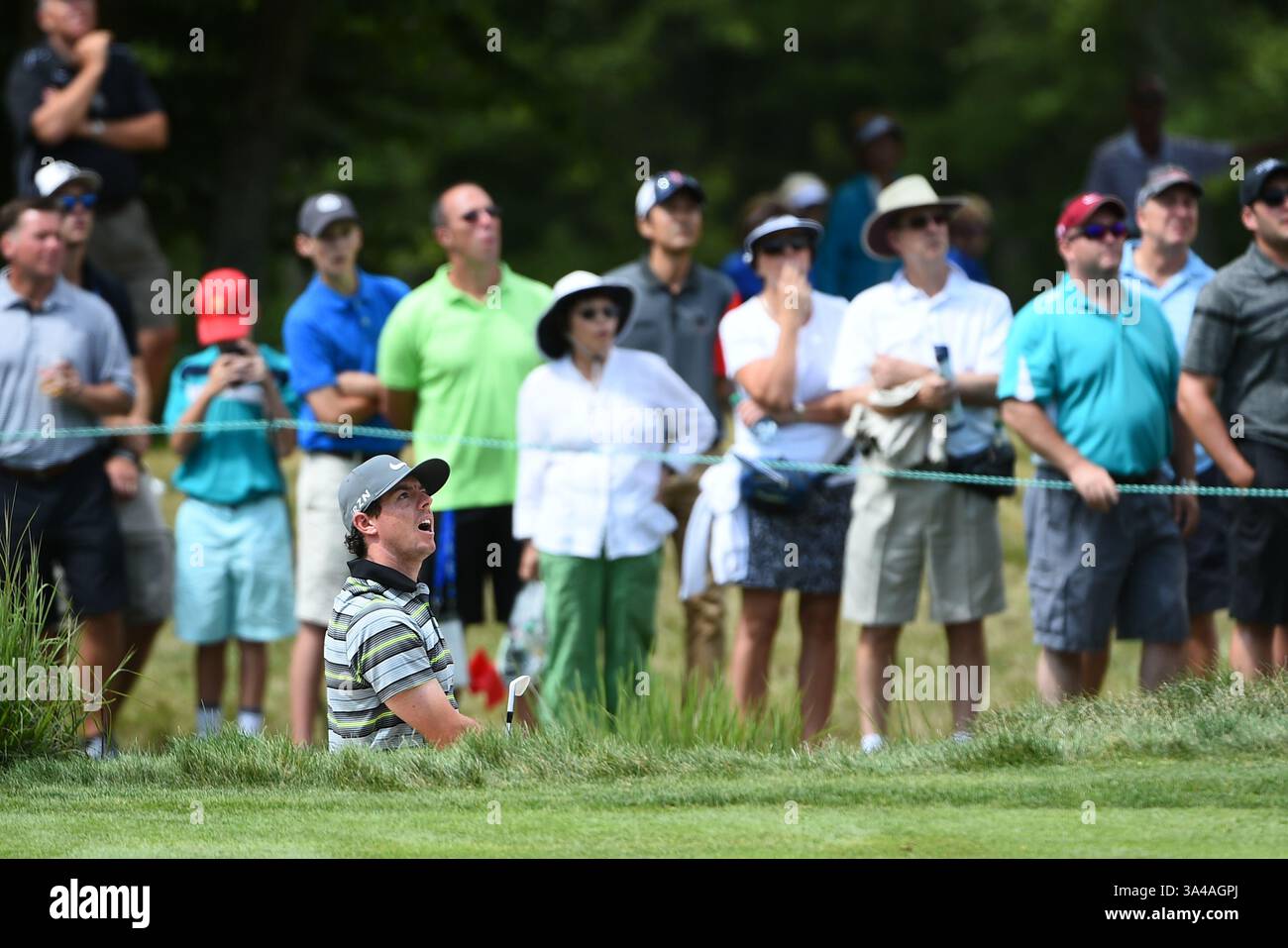 29. August 2014 - Norton, Massachusetts, USA - 29. August 2014 - Norton, Mass. - Rory McIlroy reagiert auf seinen Schuss aus dem Bunker auf das 5. Loch während der ersten Runde der PGA Deutsche Bank Championship im Turnament Players Club in Norton, Massachusetts. Eric Canha/CSM(Bild: © Eric Canha/Cal Sport Media/ZUMAPRESS.com) Stockfoto