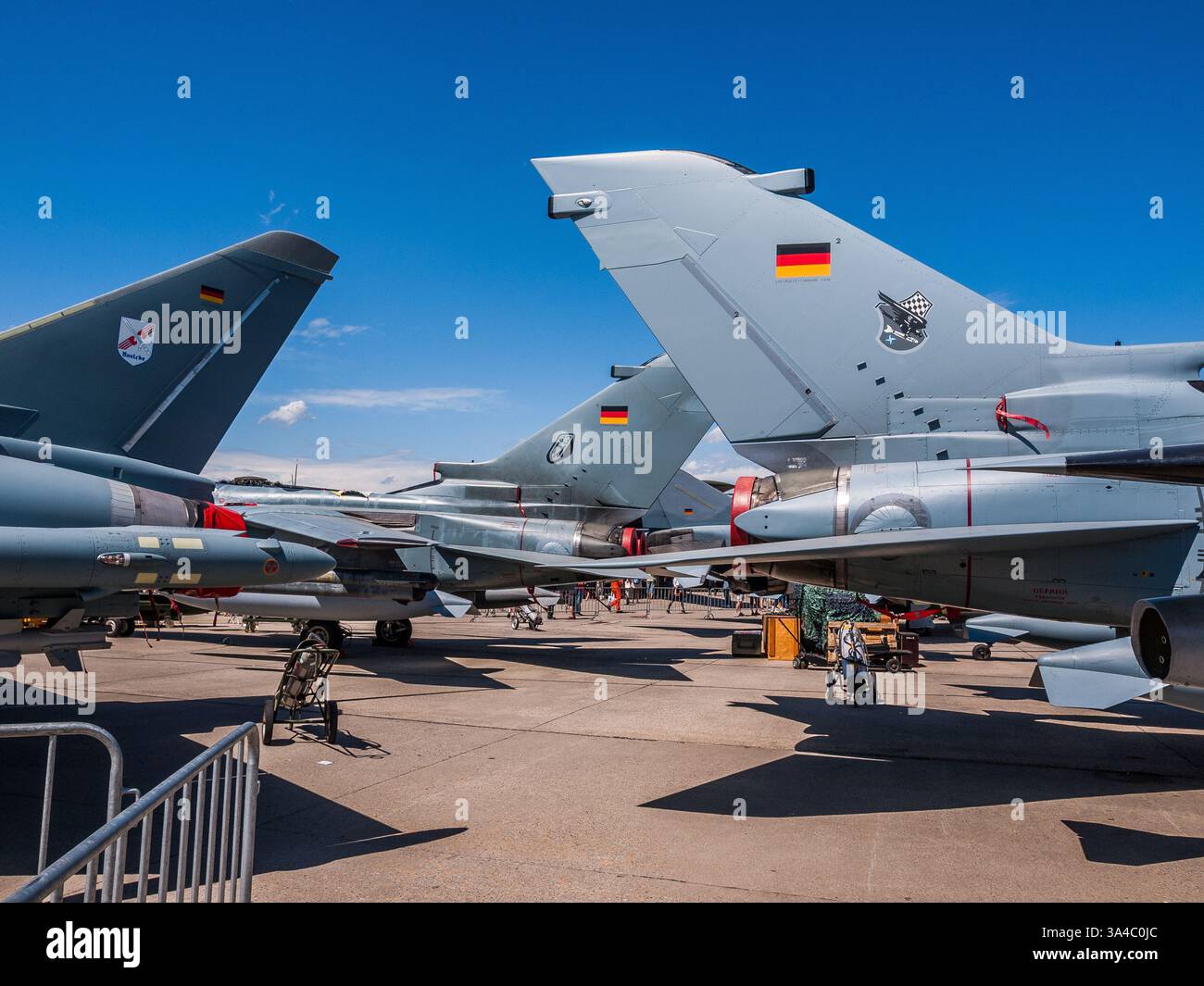 Belin, Deutschland - 11. Juni 2010: Panavia Tornado IDS (46+48) und (44+79) auf der Berliner Flugschau (ILA) 2010 Stockfoto