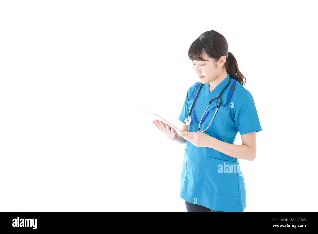 Lächelnde junge Krankenschwester Stockfoto