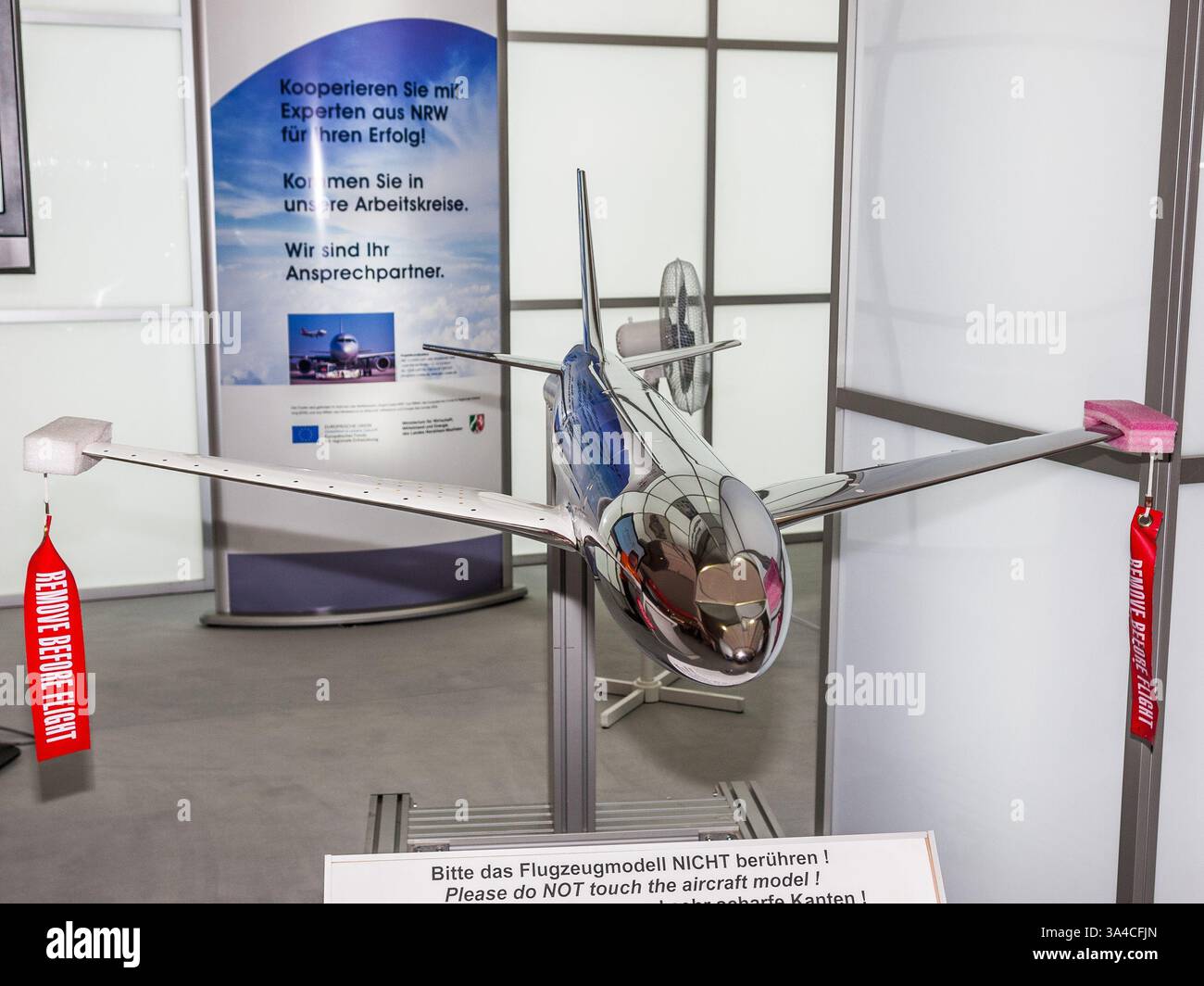 Belin, Deutschland - 11. Juni 2010: Airbus A310 1:30 Edelstahl-Windkanalmodell des ETW (European Transonic Wind Tunnel) auf der Berliner Flugschau 2010 Stockfoto