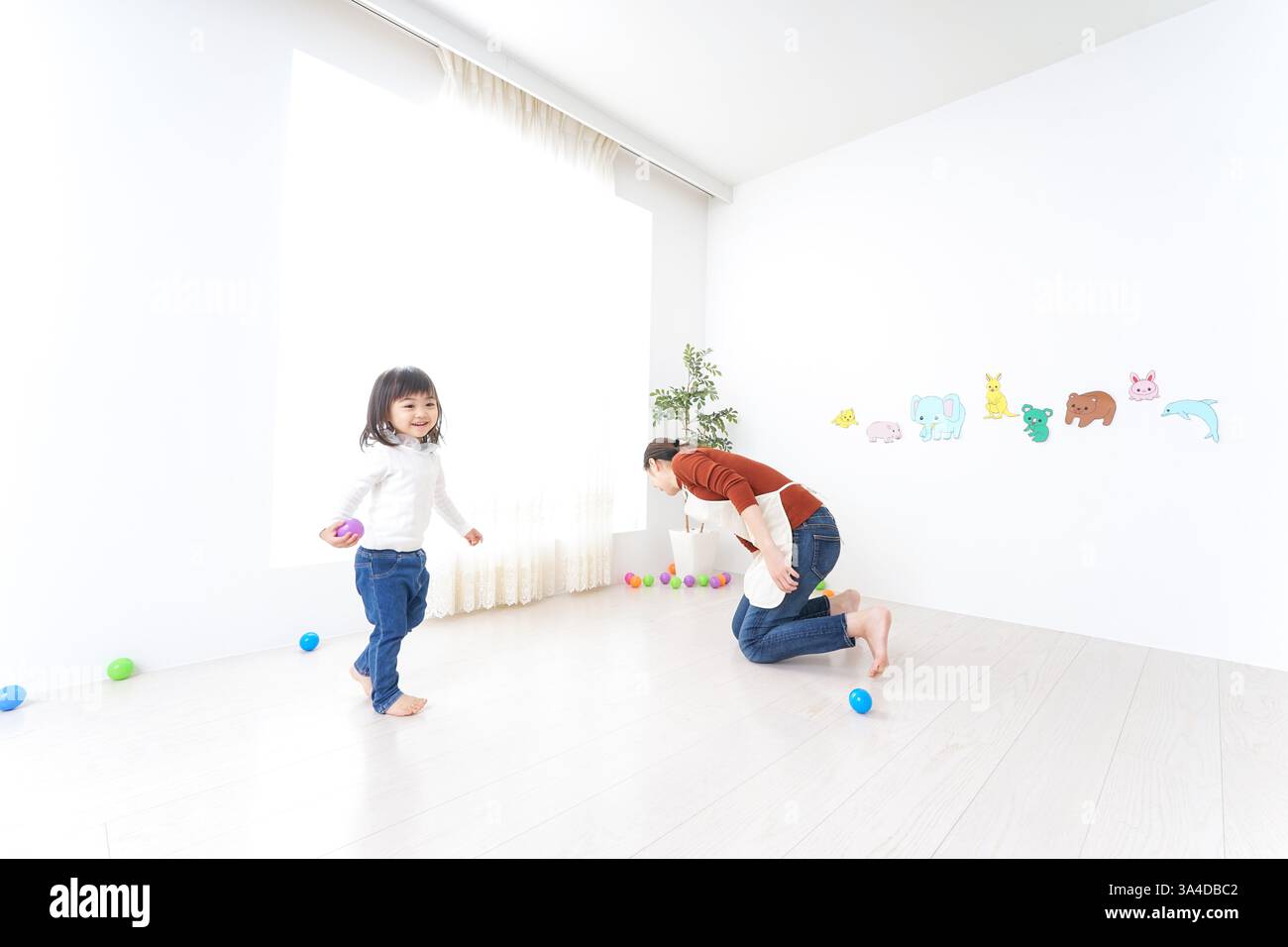 Kinder, die in einem Kindergarten spielen Stockfoto