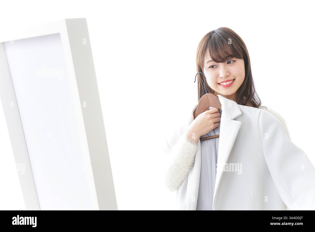 Frau Kleidung anprobieren Stockfoto