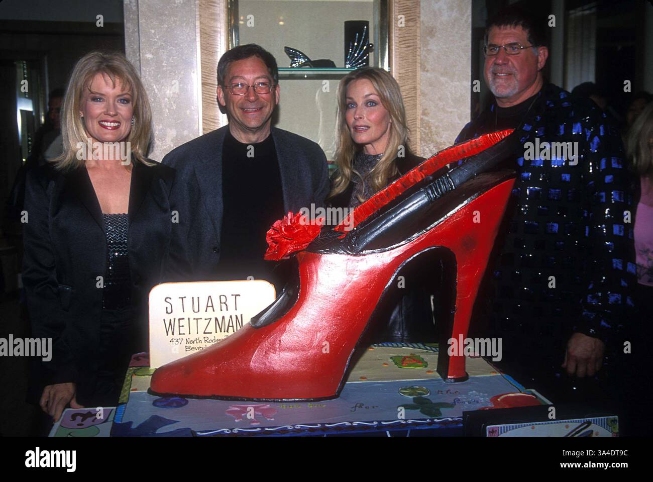 10. Mai 2006 - K21003TR.02-08-2001.STUART WEITZMAN PARTY, RODEO DR. IN BEVERLY HILLS, Kalifornien. MARY HART, STUART WEITZMAN, BO DEREK, HERR RANDY FUHRMAN. TOM - RODRIGUEZ (Kredit-Bild: © Globe Photos/ZUMAPRESS.com) Stockfoto