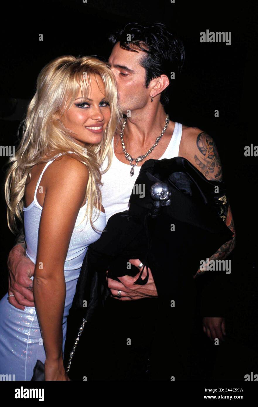 Gorizontal barda yalangoch gimnastikachilar Jinsiy aloqa paytida ovoz