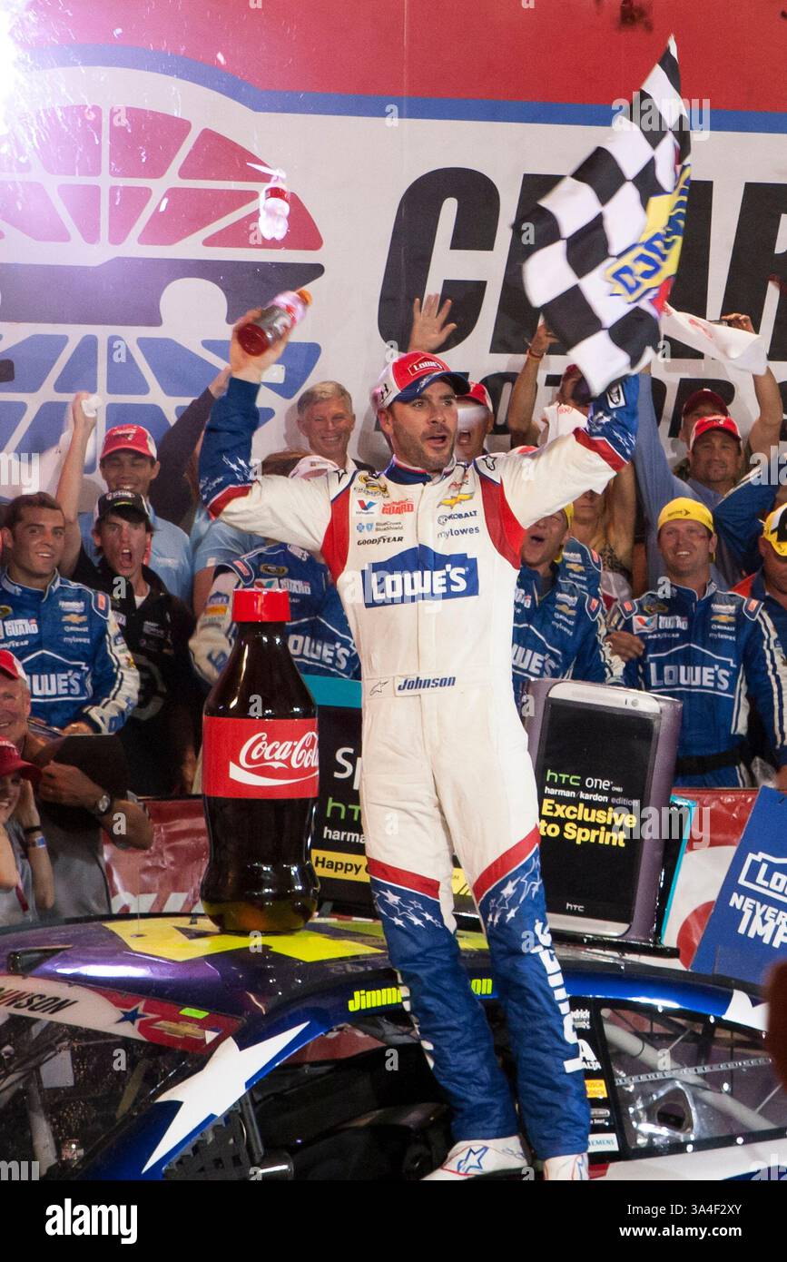 25. Mai 2014 – Concord, NC, USA – Concord, NC – 25. Mai 2014: Jimmie Johnson (48) gewinnt den History 300 auf dem Charlotte Motor Speedway in Concord, NC. (Kreditbild: © ASP/Cal Sport Media/ZUMAPRESS.com) Stockfoto