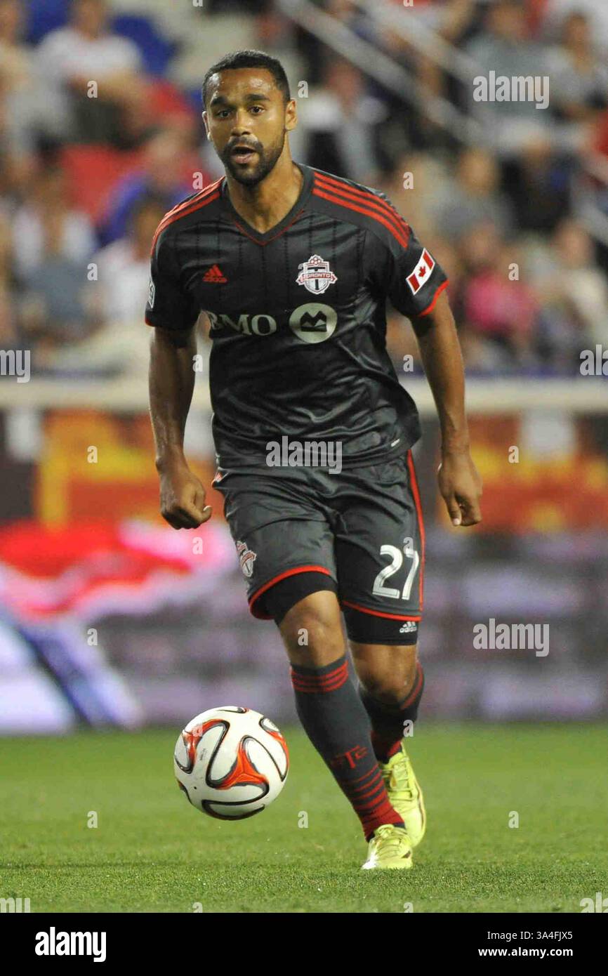 Juni 2014: Harrison, New Jersey, USA S - Toronto FC Stürmer LUKE MOORE (27) fährt in der Red Bull Arena in Harrison New Jersey New York ins Mittelfeld und Toronto zieht 2 zu 2 (Bild: © Brooks von arx/ZUMAPRESS.com) Stockfoto