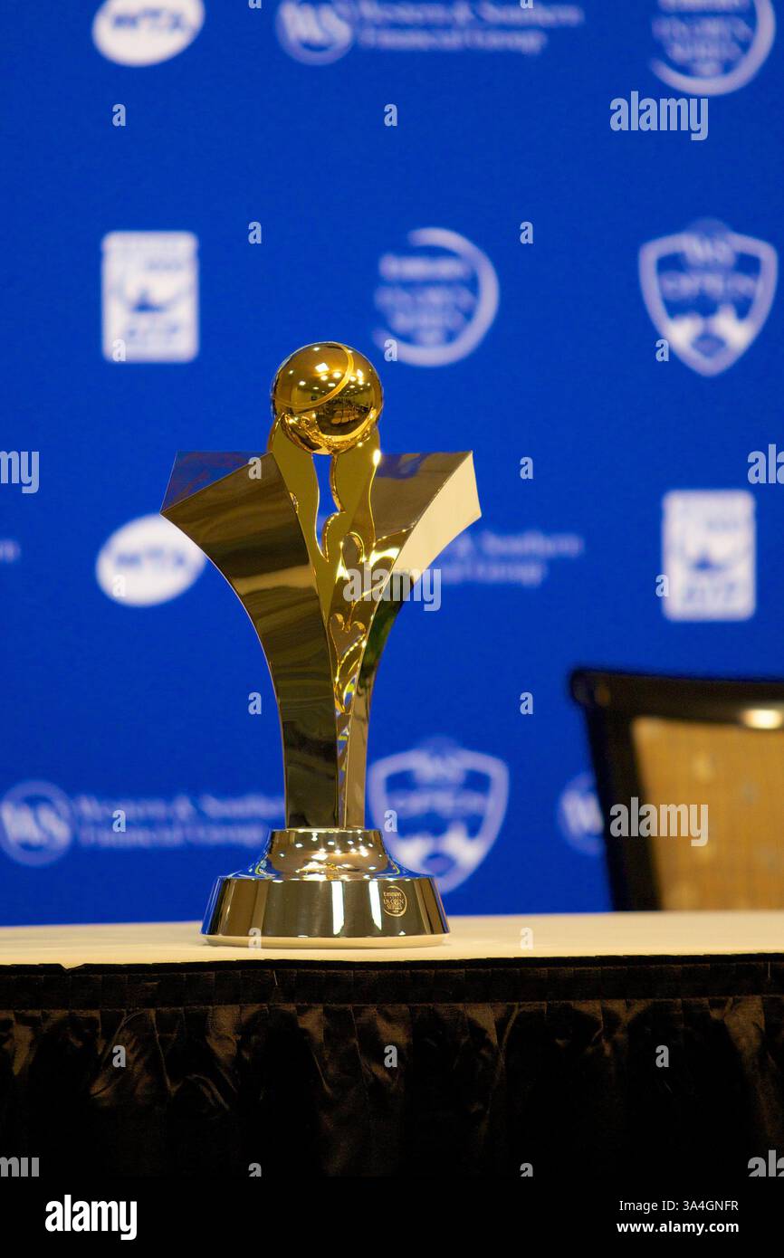 August 2014 - Mason, Ohio, USA - die Emirates Airlines US Open Series Trophy wird bei den Western and Southern Open im Lindner Family Tennis Center, Mason, Ohio, ausgestellt. (Bild: © Scott Stuart/ZUMA Wire) Stockfoto