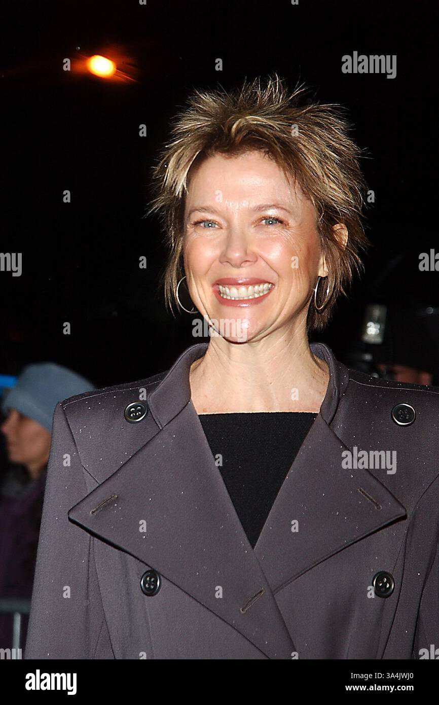 11. JANUAR 2005 - ANNETTE BENING.K41081AR.2005 NATIONAL BOARD OF REVIEW OF MOTION PICTURES AWARDS GALA TAVERN IM GRÜNEN CENTRAL PARK, NEW YORK CITY .01-11-2005. ANDREA REANULT- 2005 (Foto: © Globe Photos/ZUMAPRESS.com) Stockfoto