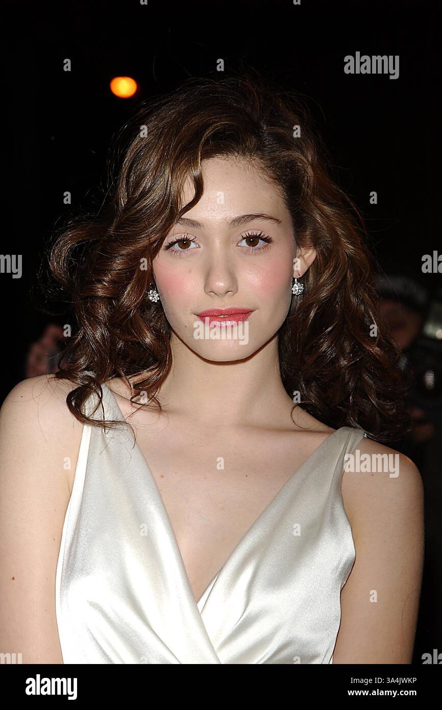 11. JANUAR 2005 - EMMY ROSSUM.K41081AR.2005 NATIONAL BOARD OF REVIEW OF MOTION PICTURES AWARDS GALA TAVERN IM GRÜNEN CENTRAL PARK, NEW YORK CITY .01-11-2005. ANDREA REANULT- 2005 (Foto: © Globe Photos/ZUMAPRESS.com) Stockfoto