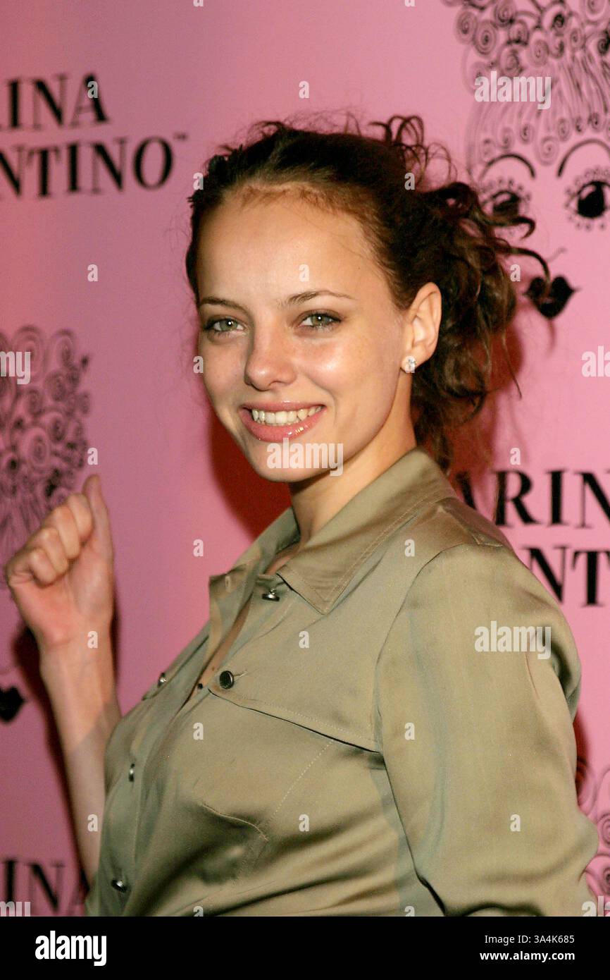 5. OKTOBER 2005 - TARINA TARANTINO STORE OPENING PARTY. TARINA TARANTINO STORE. LOS ANGELES CA 10-05-05.JAIMIE RODRIGUEZ / C) 2005 . BIJOU PHILLIPS. K45405JR(Bild: © Globe Photos/ZUMAPRESS.com) Stockfoto