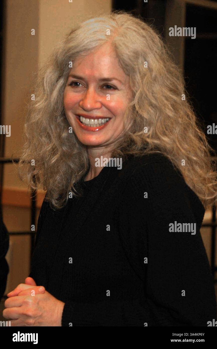 JANUAR 2011 - K36039TM.ART FOR ANIMALS PRÄSENTIERT GUT GELESENE KATZEN, EINE LEKTÜRE UND BUCHUNTERSCHRIFT ZU GUNSTEN DER TIERRETTUNG UND -PFLEGE BARNES AND NOBLE, LINCOLN CENTER, NEW YORK CITY 03.08.2004. TRICIA MEADOWS/ 2004..AMY HEMPEL(Bild: © Globe Photos/ZUMAPRESS.com) Stockfoto