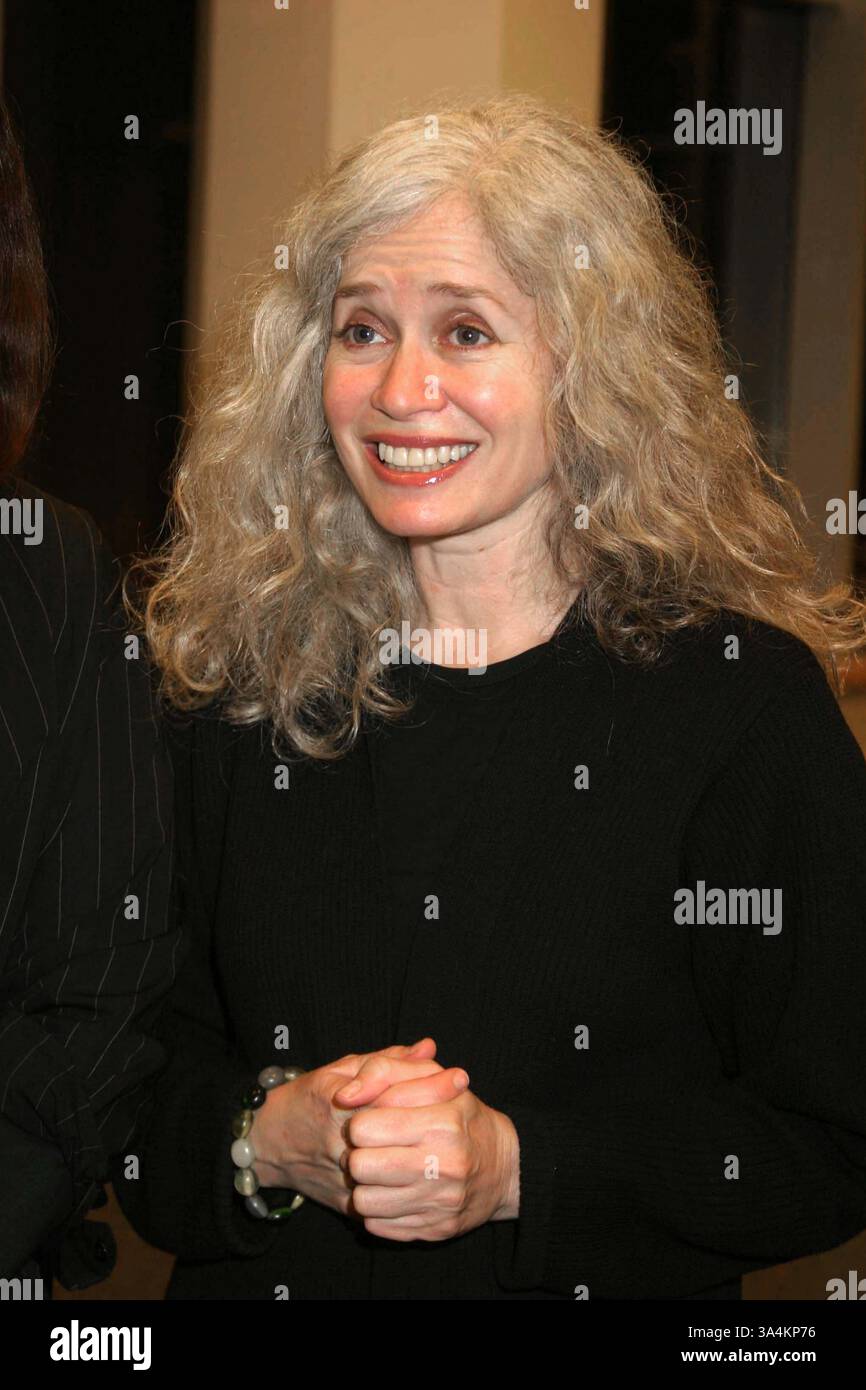 JANUAR 2011 - K36039TM.ART FOR ANIMALS PRÄSENTIERT GUT GELESENE KATZEN, EINE LEKTÜRE UND BUCHUNTERSCHRIFT ZU GUNSTEN DER TIERRETTUNG UND -PFLEGE BARNES AND NOBLE, LINCOLN CENTER, NEW YORK CITY 03.08.2004. TRICIA MEADOWS/ 2004..AMY HEMPEL(Bild: © Globe Photos/ZUMAPRESS.com) Stockfoto