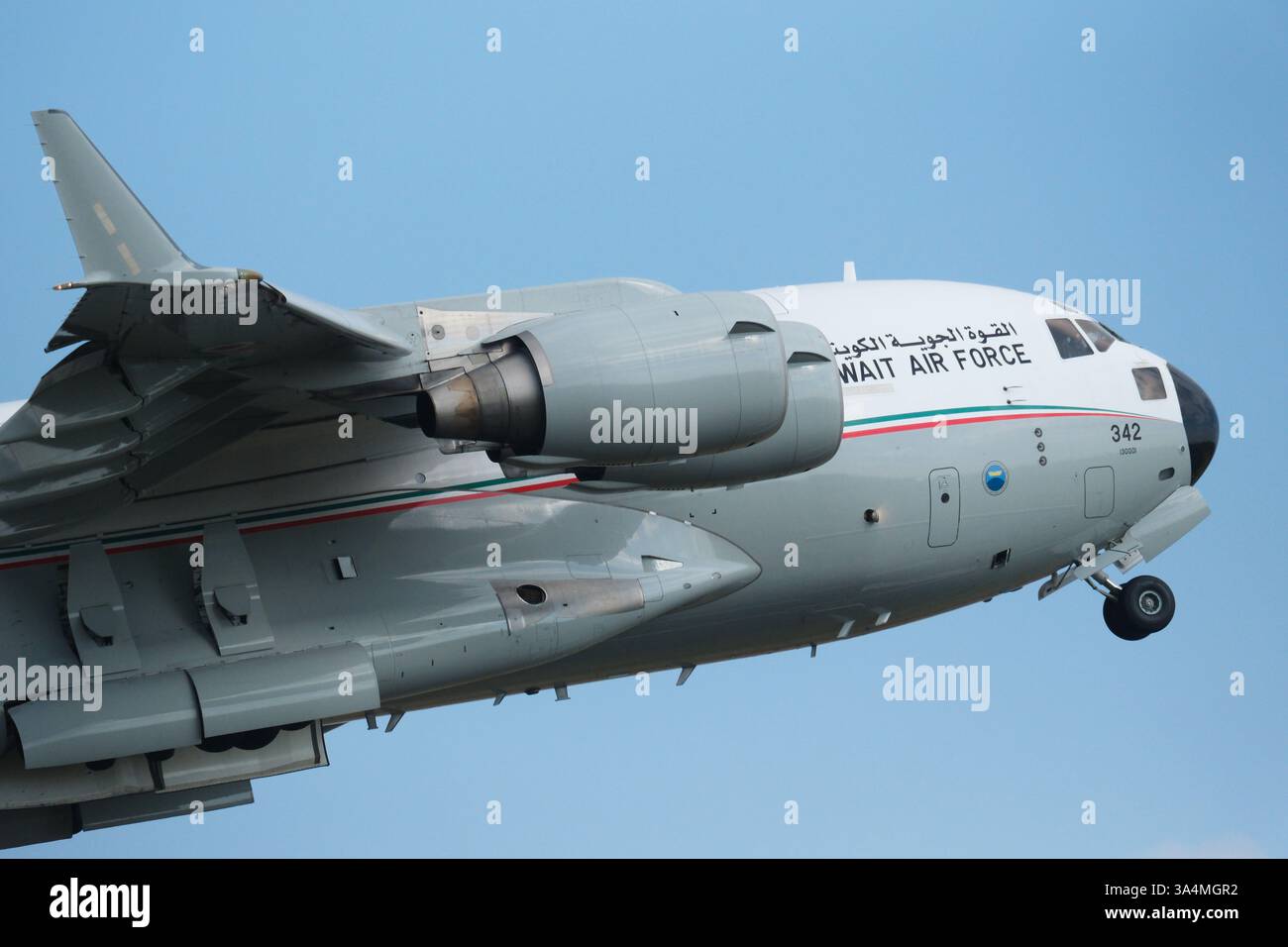 Kuwait Air Force Boeing C-17 Globemaster transportierte Flugzeuge, die im März 2025 starteten Stockfoto