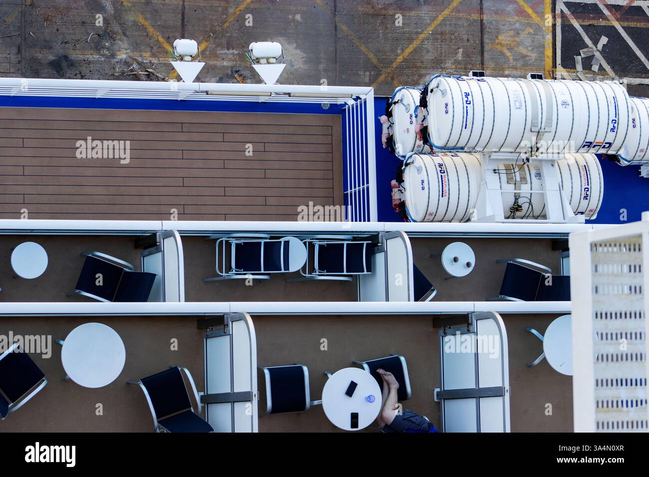 SOUTHAMPTON, Großbritannien - 27. MAI 2023 Sky Princess mit Balkonen und lebensrettender Ausrüstung Stockfoto