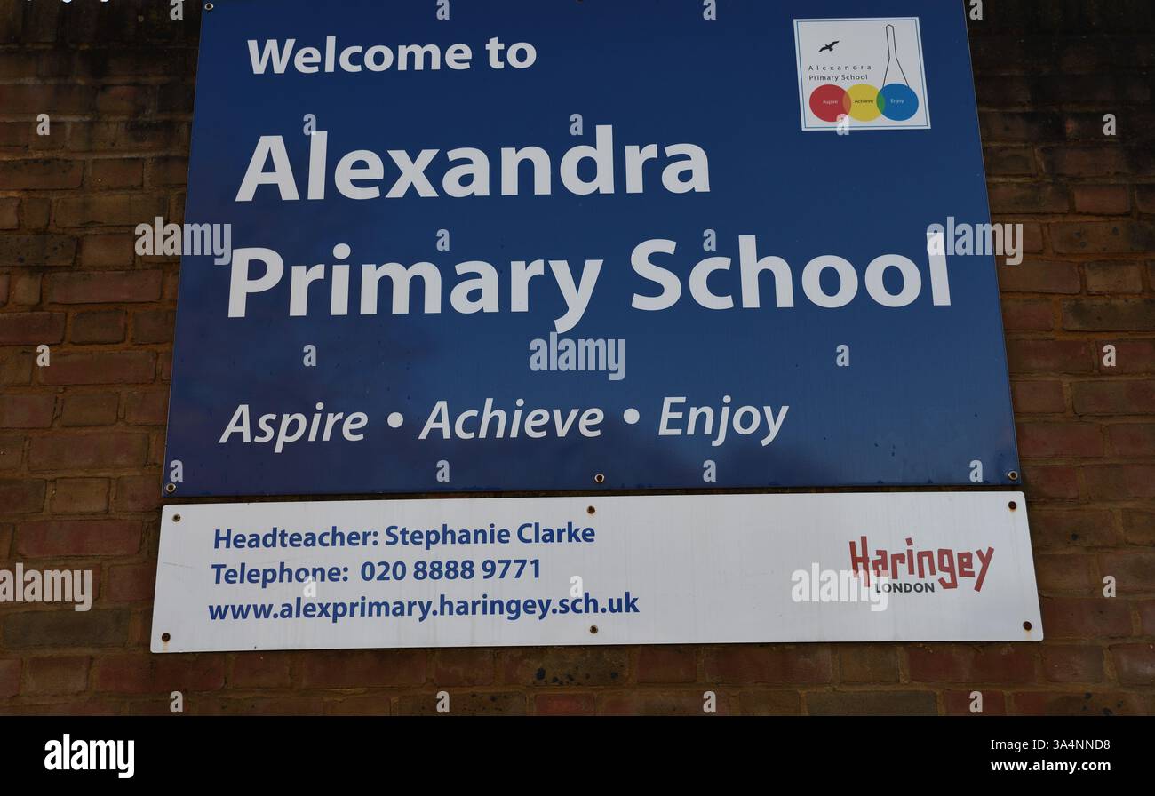 Schild für Alexandra Primary School, Wood Green, London, Großbritannien Stockfoto