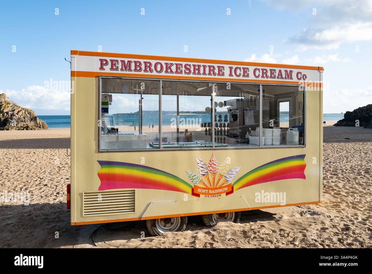 Eiswagen auf Castle Beach, Tenby, South Wales, Großbritannien. Stockfoto
