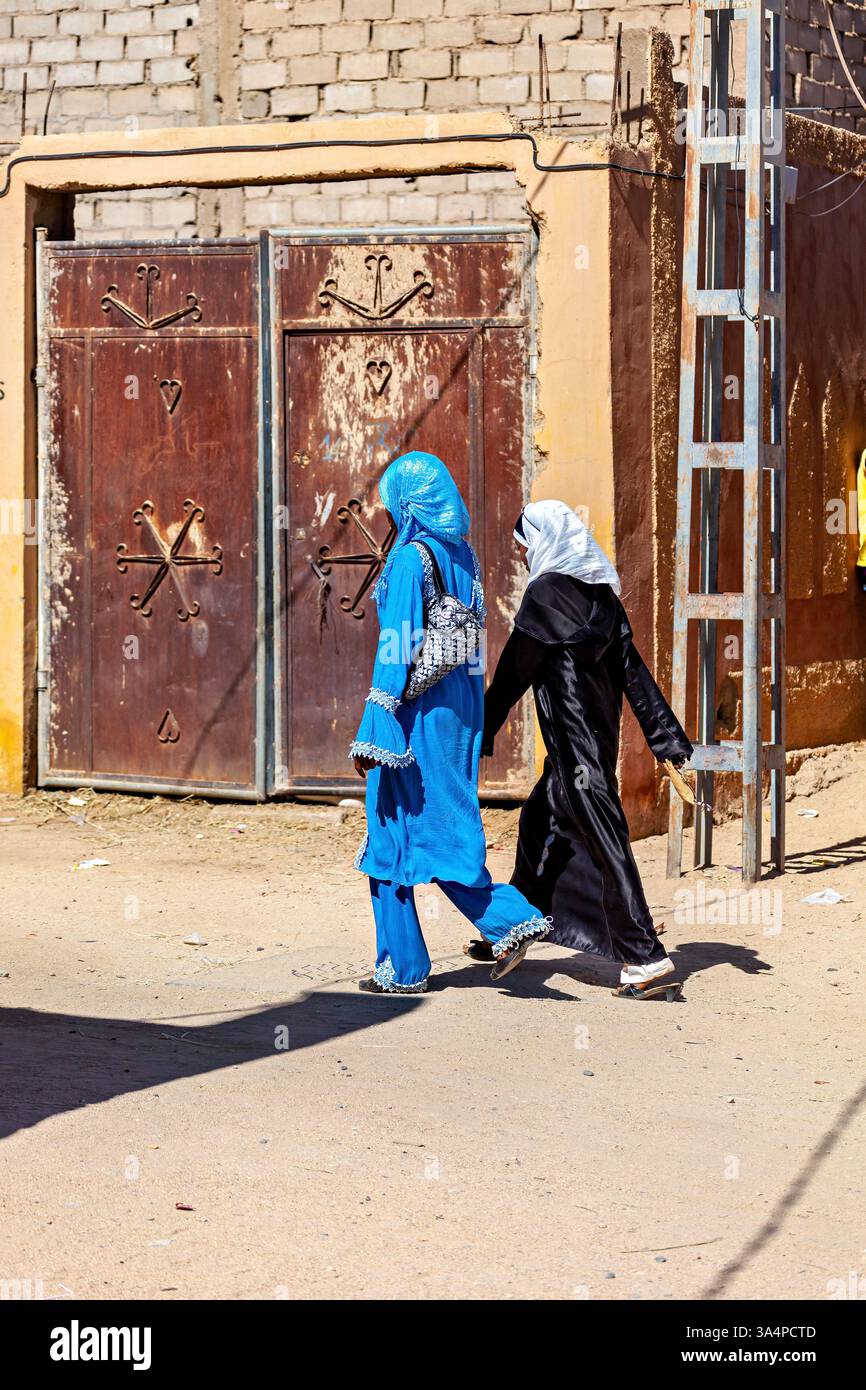 Menschen in der sahara-Wüste algeriens Stockfoto