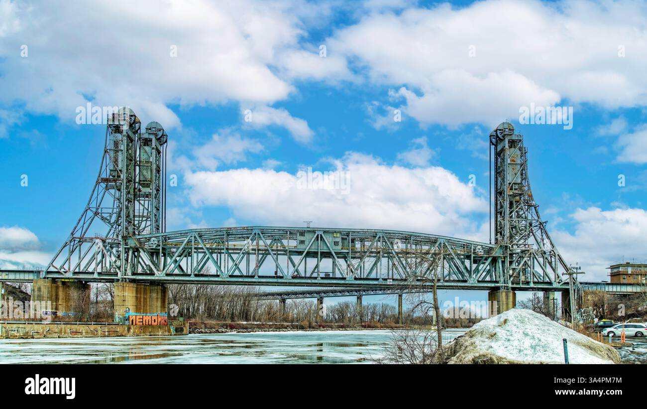 Eisenbahnbrücke in Kahnawake Stockfoto