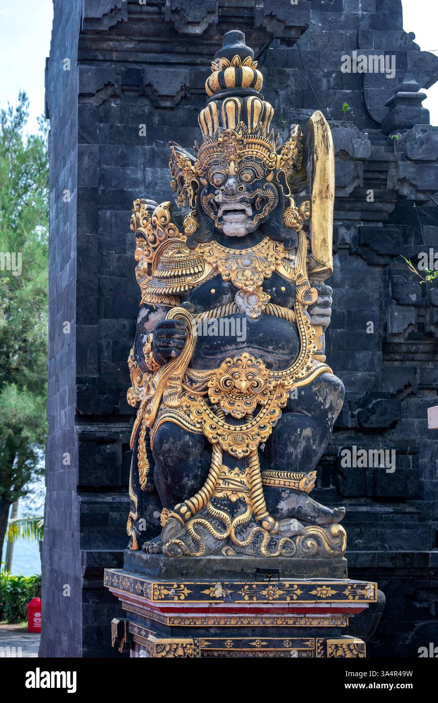 Schutzstatue im Pura Tanah Lot Tempel, Bali, Indonesien Stockfoto