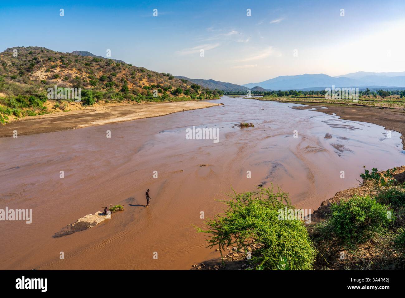 Äthiopien, Leute, die im Turmi-Fluss baden Stockfoto