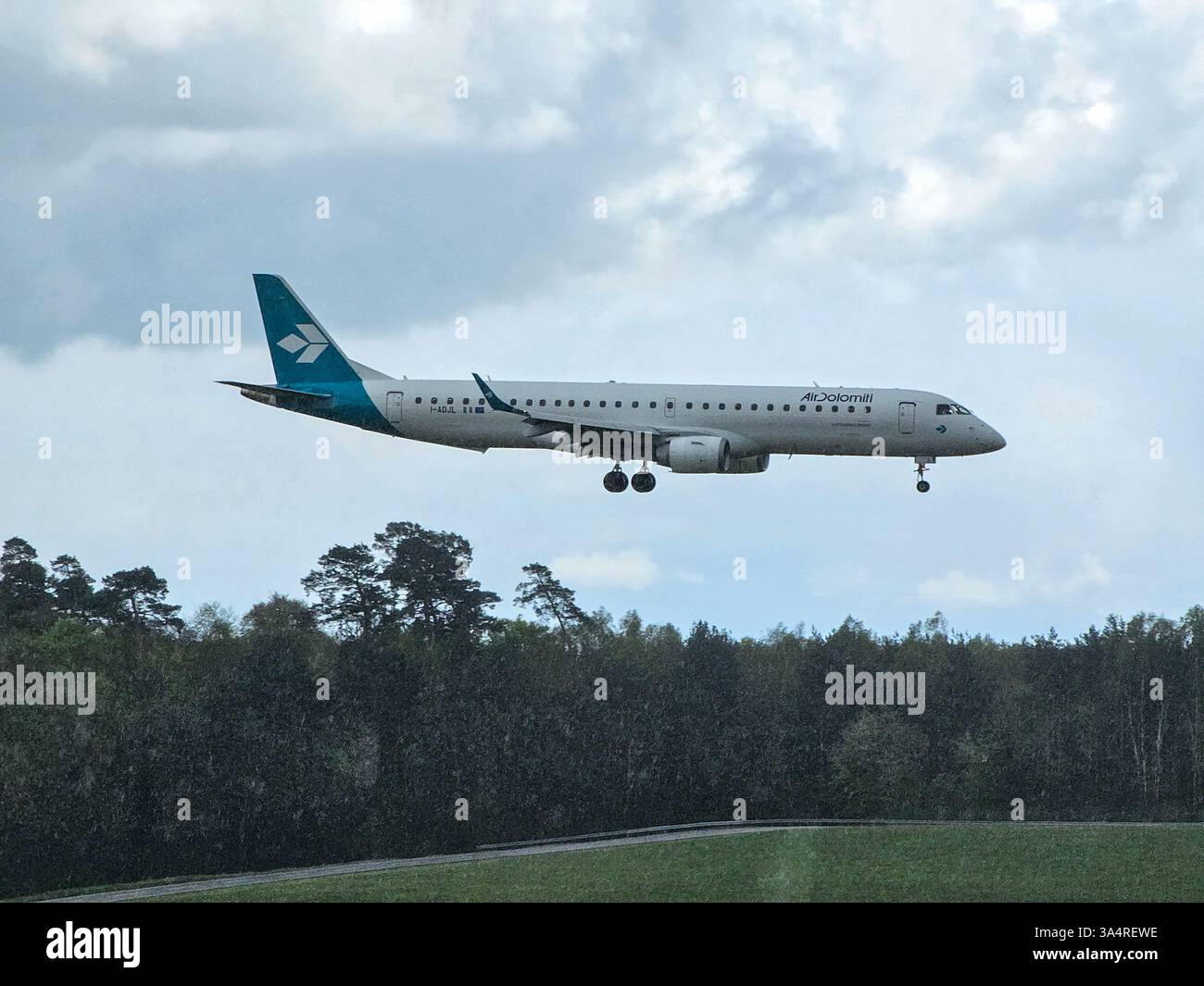 Findel, Luxemburg - 20. April 2024: Air Dolomiti Embraer E195LR I-ADJL LUX Airport Stockfoto