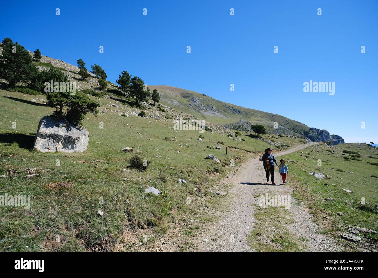 Trekking en familia per Coll de PAL, A la serra del Cadí-Moixeró, Berguedà, Barcelona Stockfoto
