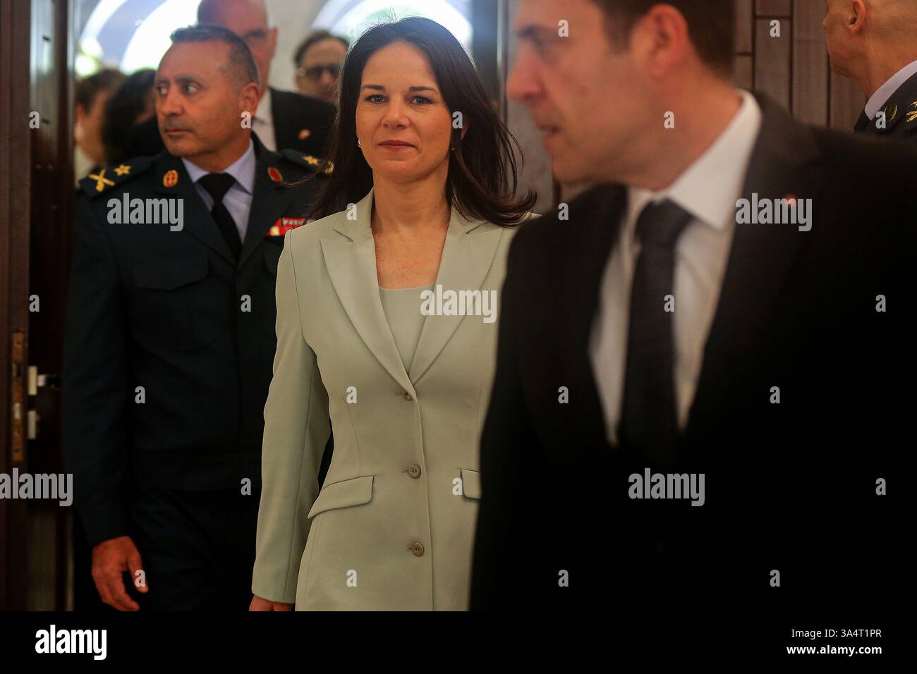 Baabda, Baabda, Libanon. März 2025. Bundesaußenministerin Annalena Baerbock trifft im Präsidentenpalast in Baabda südöstlich von Beirut mit dem libanesischen Präsidenten Joseph Aoun zusammen. Eine Wiederaufnahme der Kämpfe im Krieg zwischen Israel und der Hamas bedroht die Friedensbemühungen der arabischen staaten, sagte Baerbock vor ihrer Reise in den Libanon und Syrien, um den Konflikt zu diskutieren. (Kreditbild: © Marwan Naamani/ZUMA Press Wire) NUR REDAKTIONELLE VERWENDUNG! Nicht für kommerzielle ZWECKE! Stockfoto