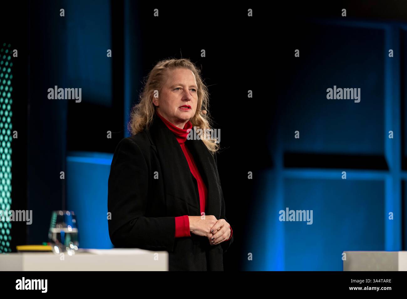 TRANSFORMATION 2025 Prof. Dr. Luise Hölscher, Staatssekretärin im Bundesministerium der Finanzen, hält die Keynote zur Eröffnung der Digital Office Conference bei TRANSFORM 2025 in der STATION Berlin. *** TRANSFORM 2025 Prof. Dr. Luise Hölscher, Staatssekretärin im Bundesministerium der Finanzen, hält die Keynote bei der Eröffnung der Digital Office Conference auf der TRANSFORM 2025 am BAHNHOF Berlin Urheberrecht: XEVENTPRESSxJeremyxKnowlesx Stockfoto