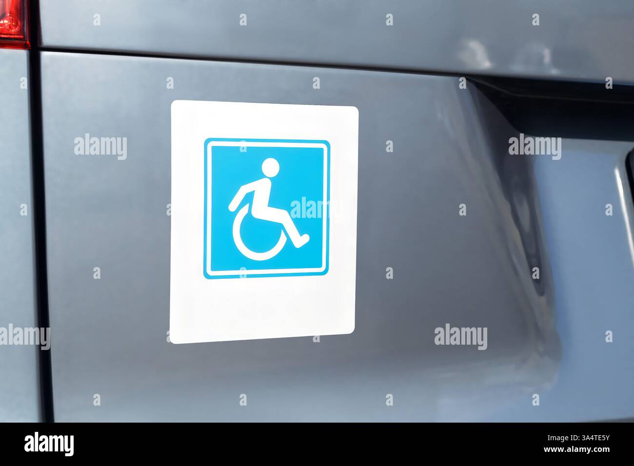 Aufkleber mit einem Schild für ein fahrlässiges Fahrzeug an einem Fahrzeug Stockfoto