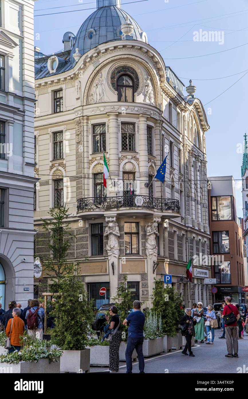 Die Botschaft der Italienischen Republik in Riga befindet sich im Stadtzentrum. Die Architektur des Stadtteils Old Riga ist eine Mischung aus verschiedenen Gebäuden Stockfoto