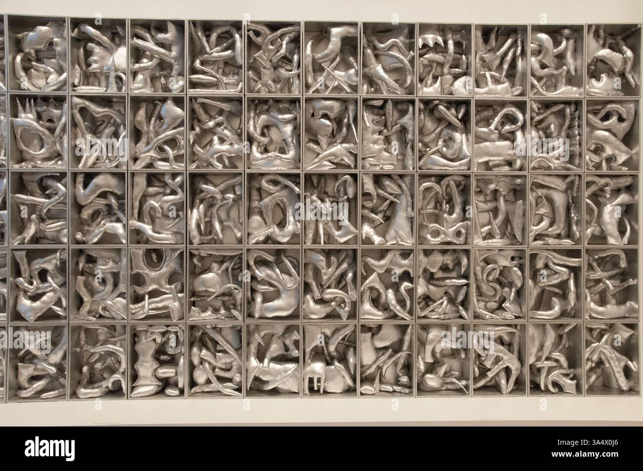 Genesis 1992–93 genähter Stoff, Holz, Farbe Iwami Art Museum, Yayoi Kusama Retrospektive in der National Gallery of Victoria Melbourne Stockfoto